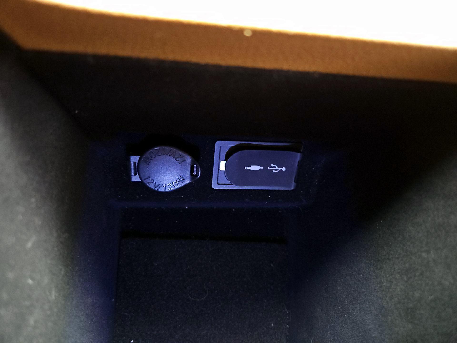 Thumbnail: 2017 Lexus ES - 19