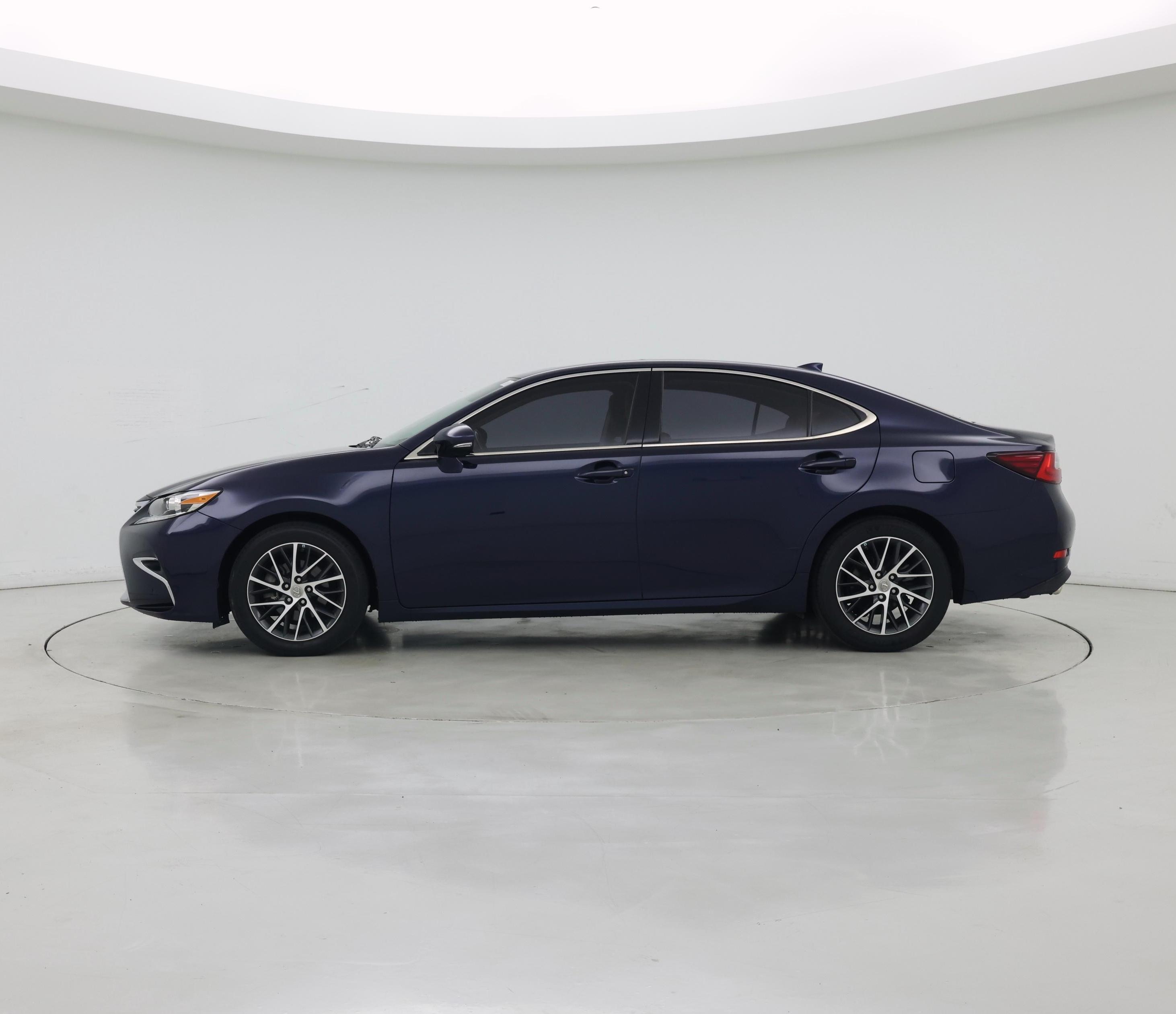 Thumbnail: 2017 Lexus ES - 3