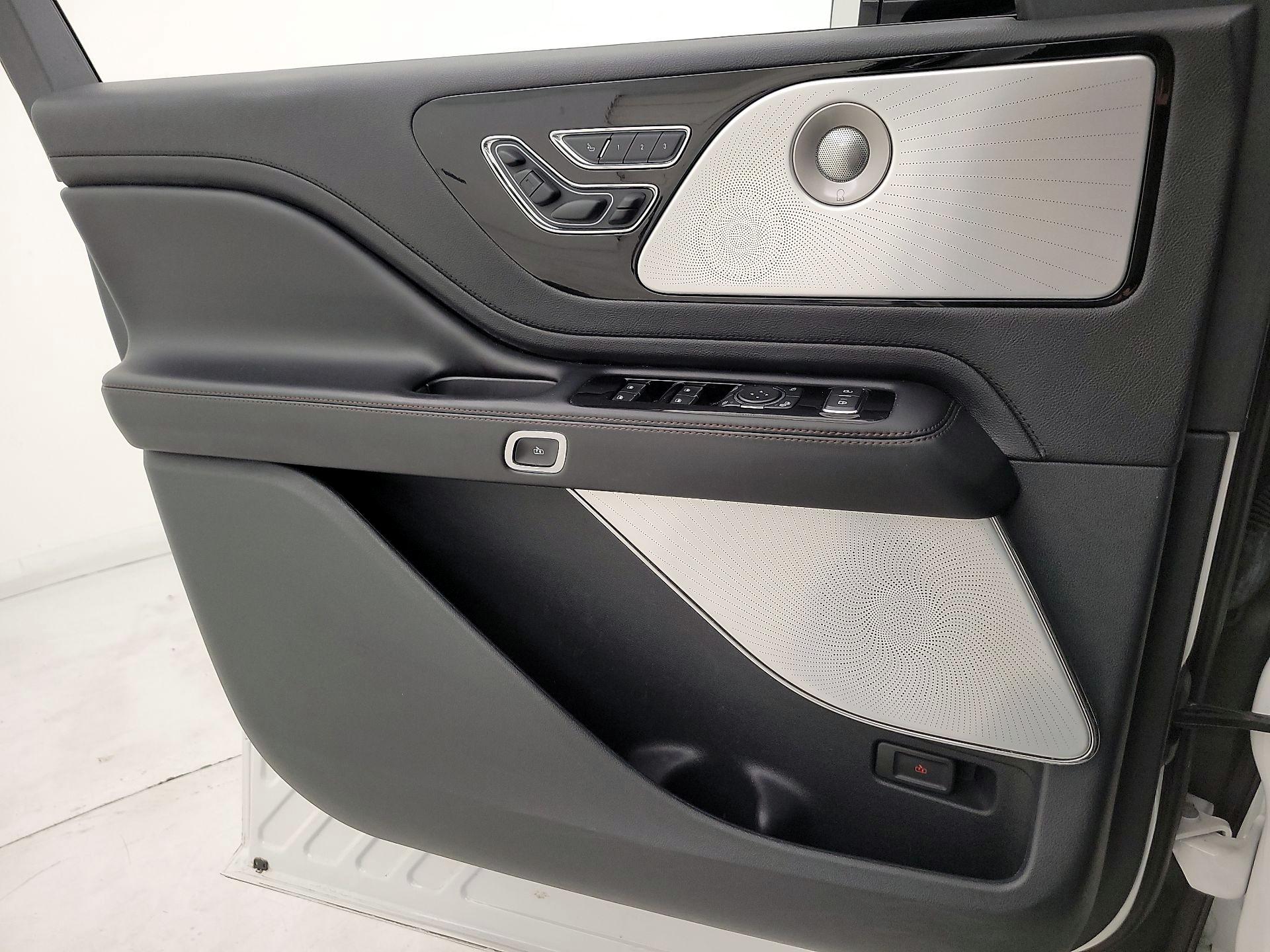 Thumbnail: 2020 Lincoln Aviator - 12