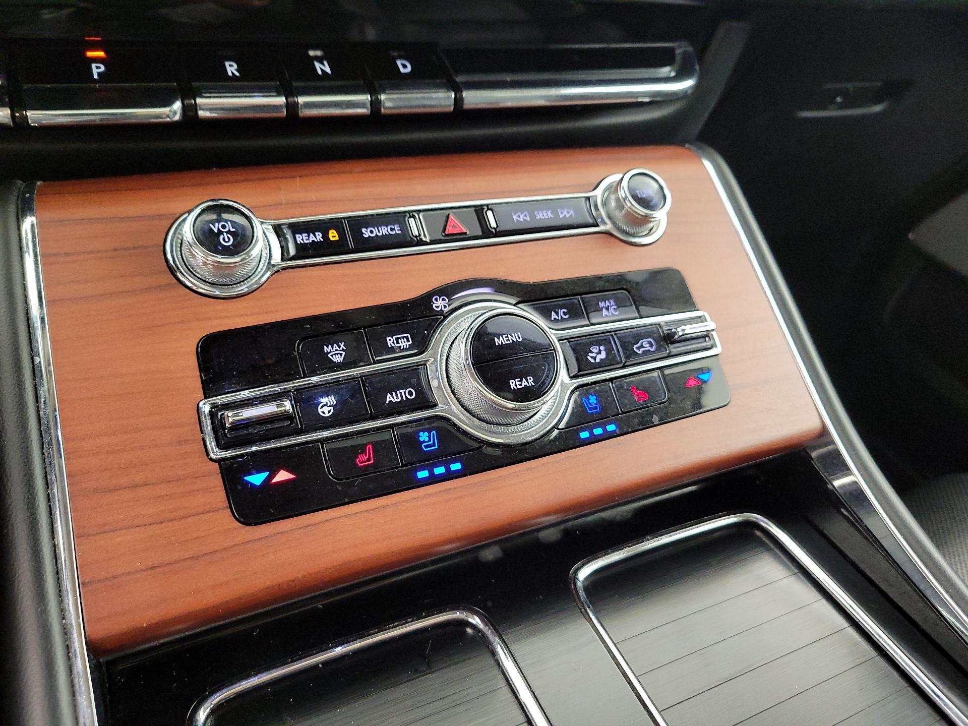 Thumbnail: 2020 Lincoln Aviator - 17