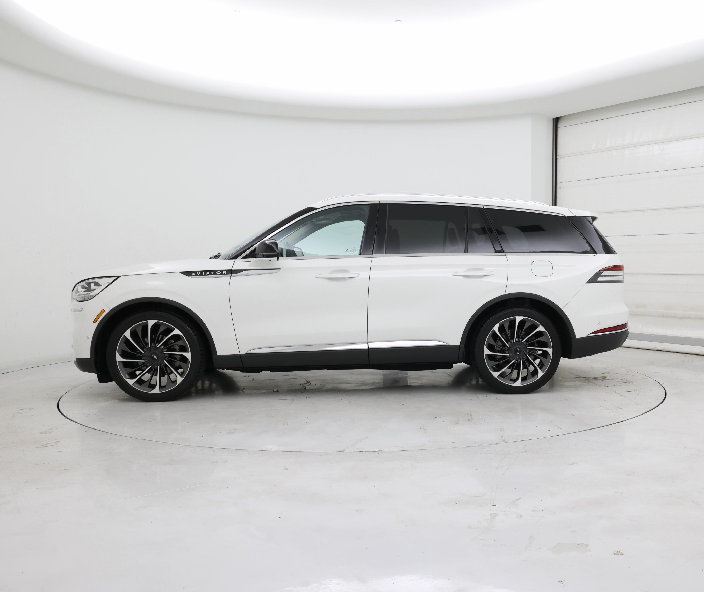 Thumbnail: 2020 Lincoln Aviator - 3