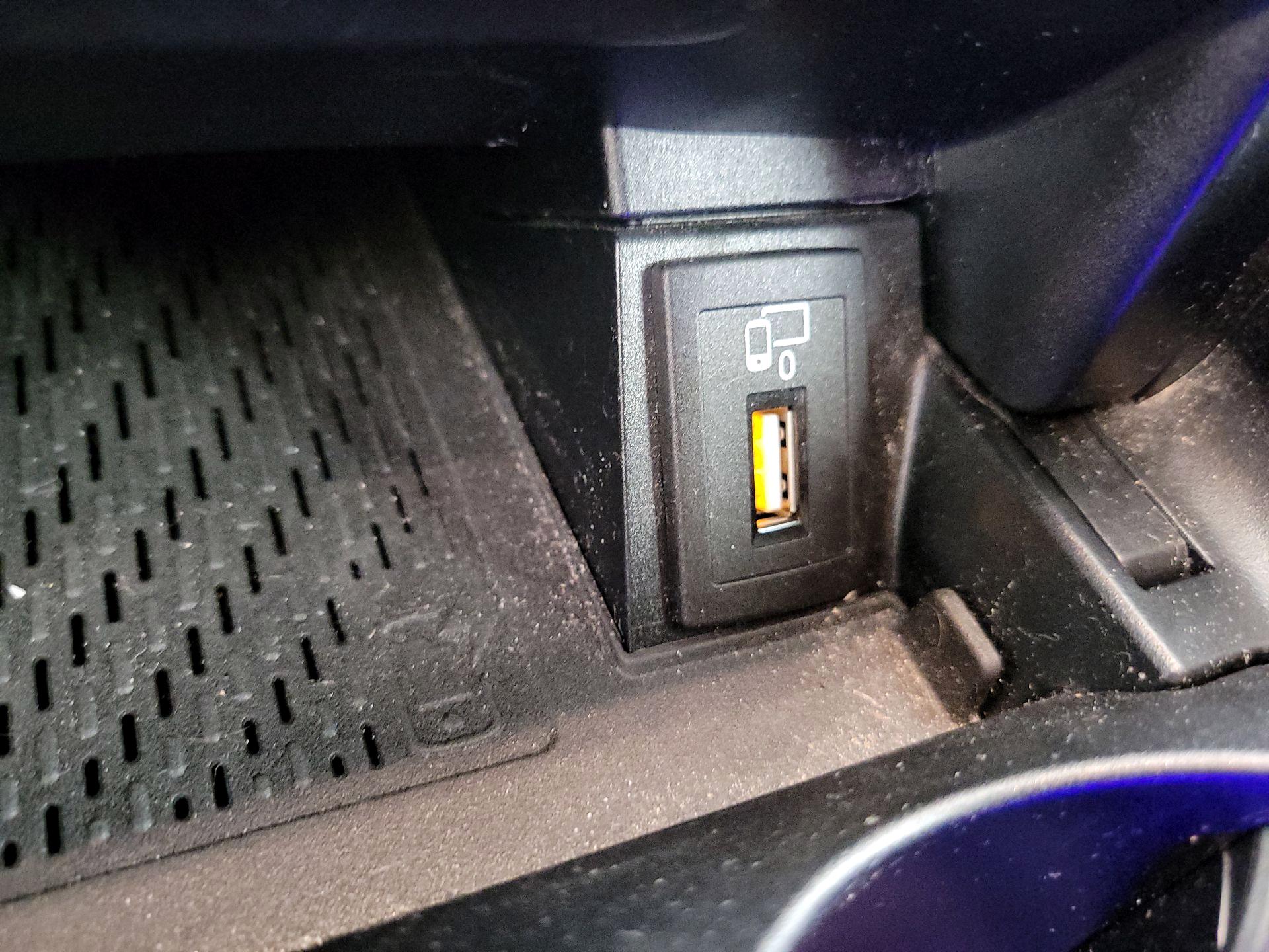 Thumbnail: 2020 Mercedes-Benz C-Class - 18