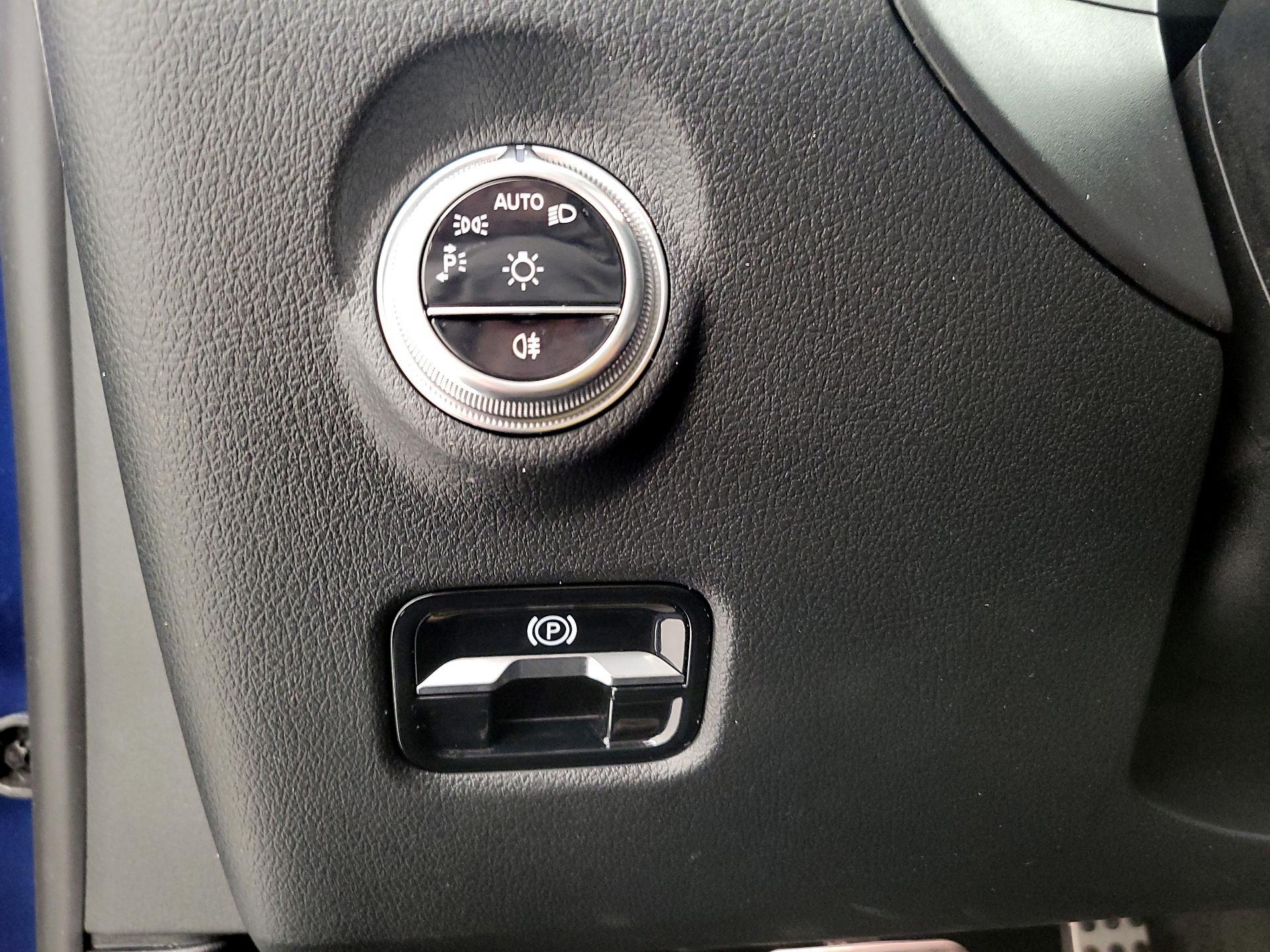 Thumbnail: 2022 Mercedes-Benz C-Class - 13