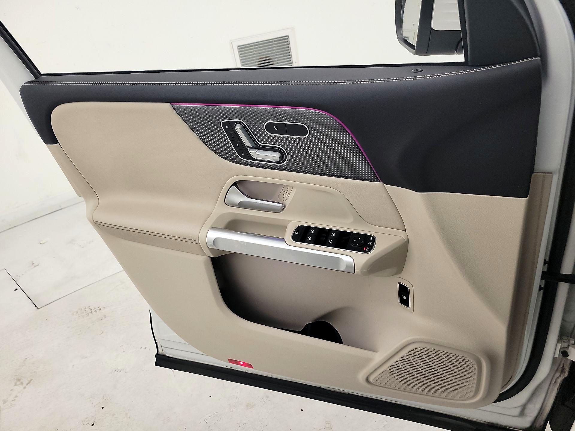 Thumbnail: 2021 Mercedes-Benz GLB - 12