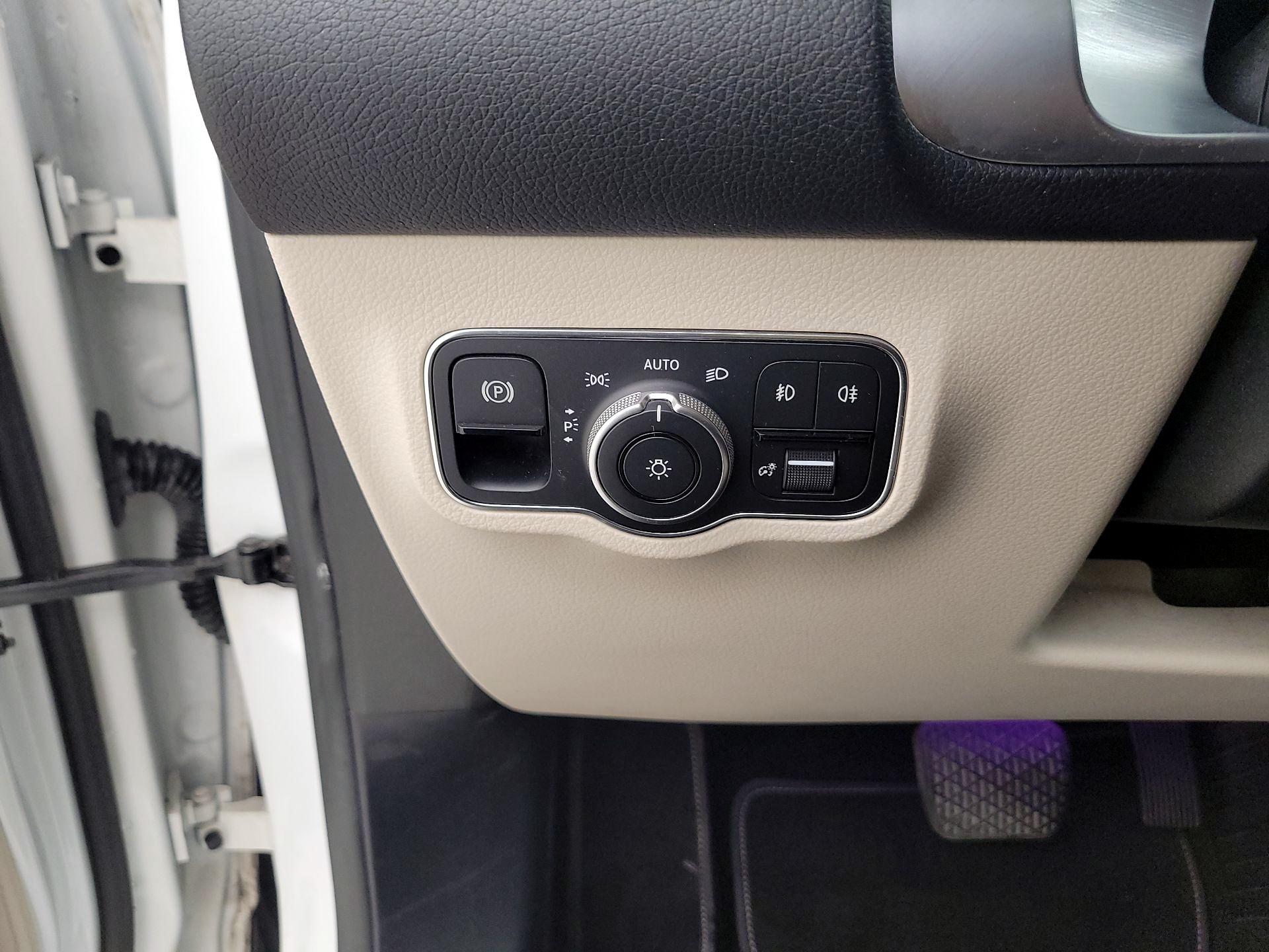 Thumbnail: 2021 Mercedes-Benz GLB - 13