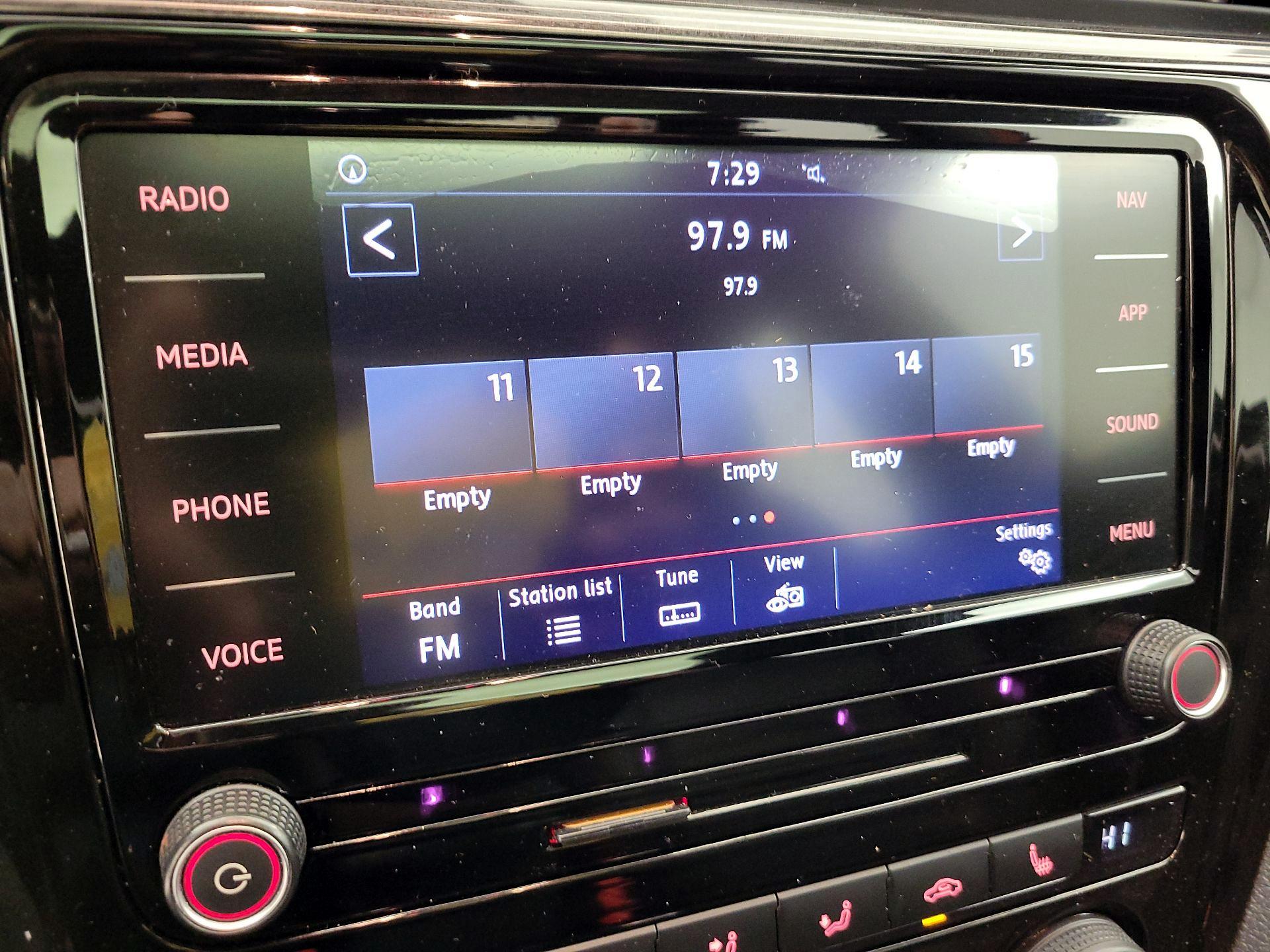 Thumbnail: 2022 Volkswagen Passat - 16