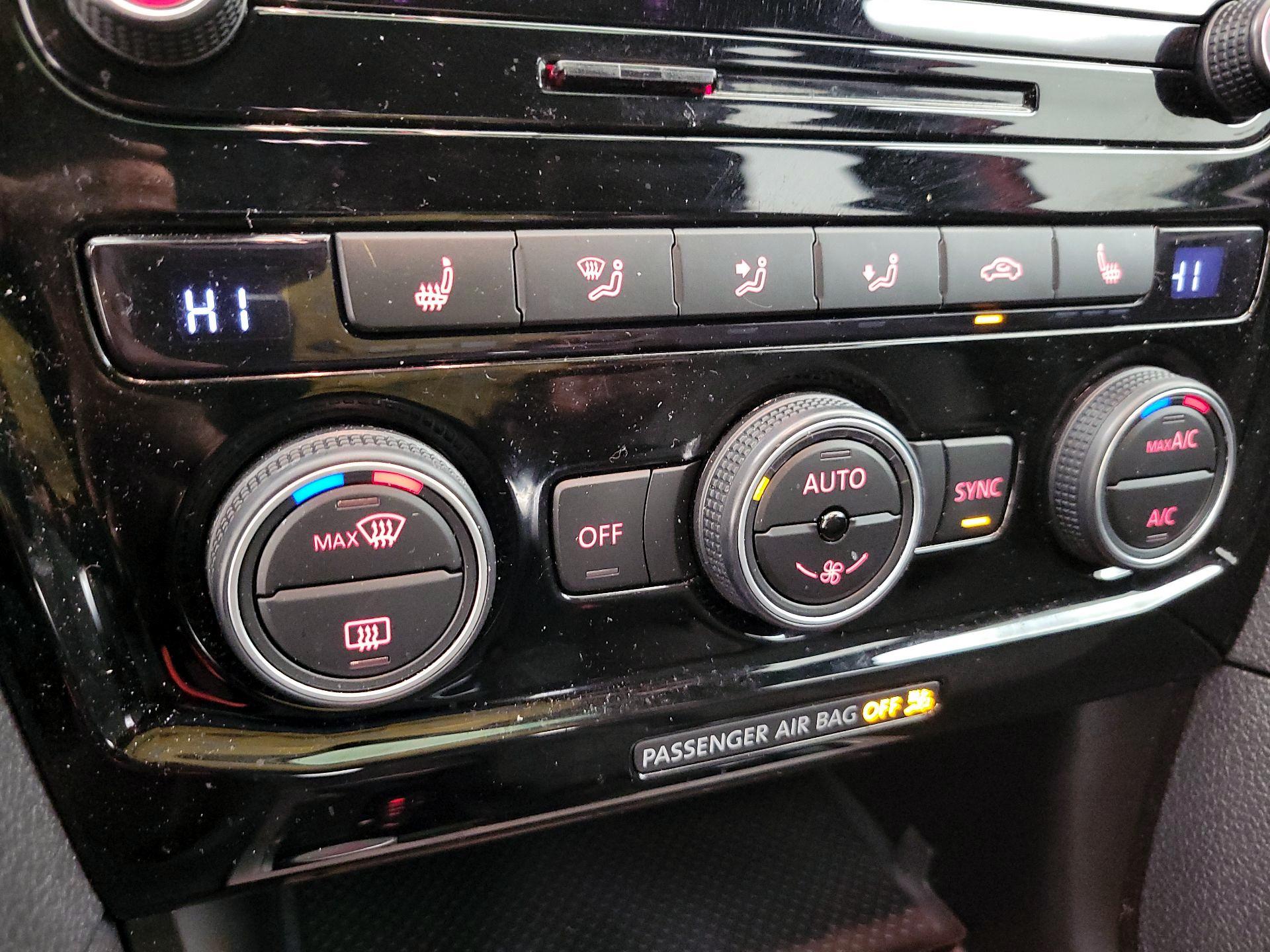 Thumbnail: 2022 Volkswagen Passat - 17