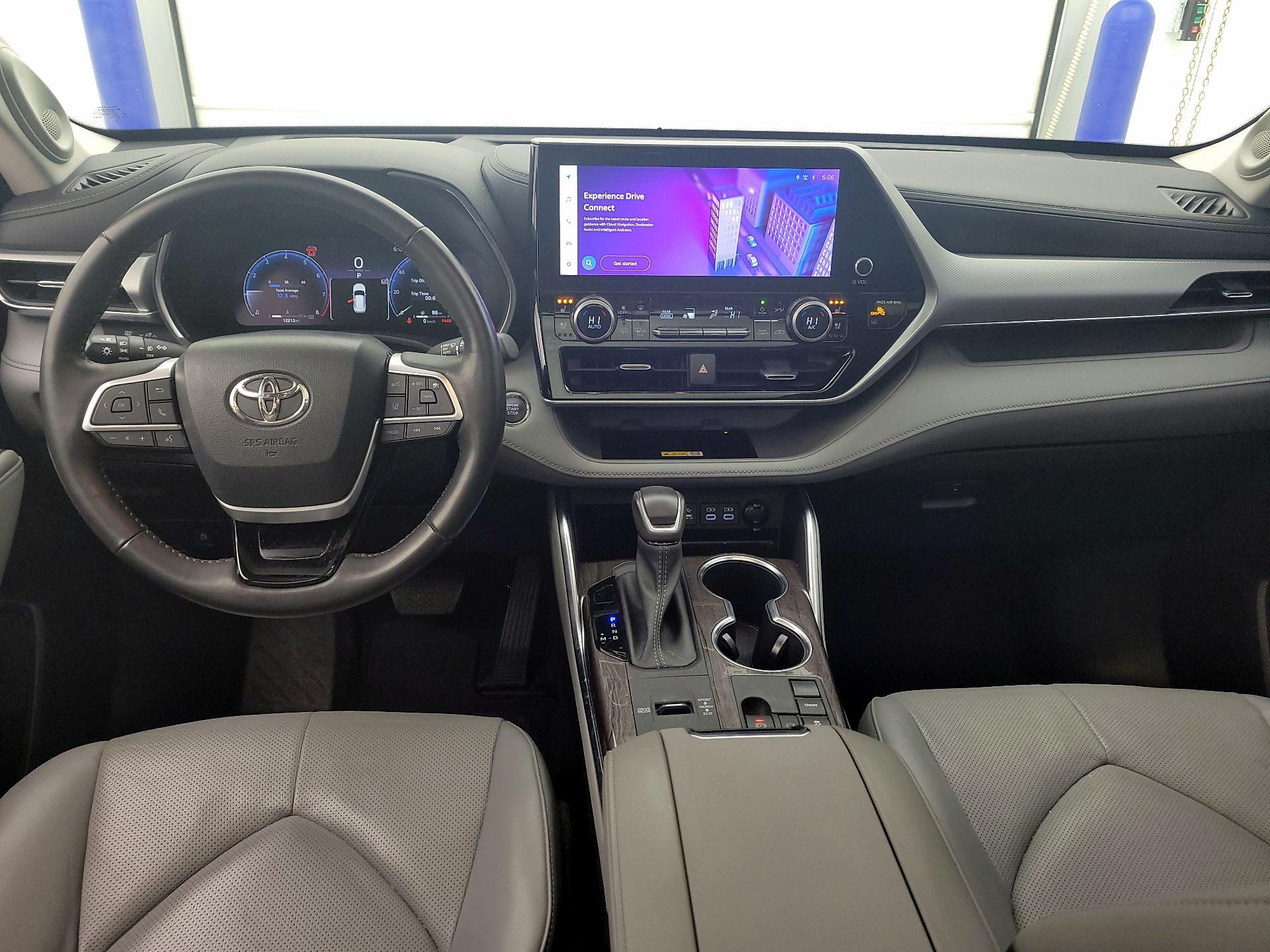 Thumbnail: 2023 Toyota Highlander - 9