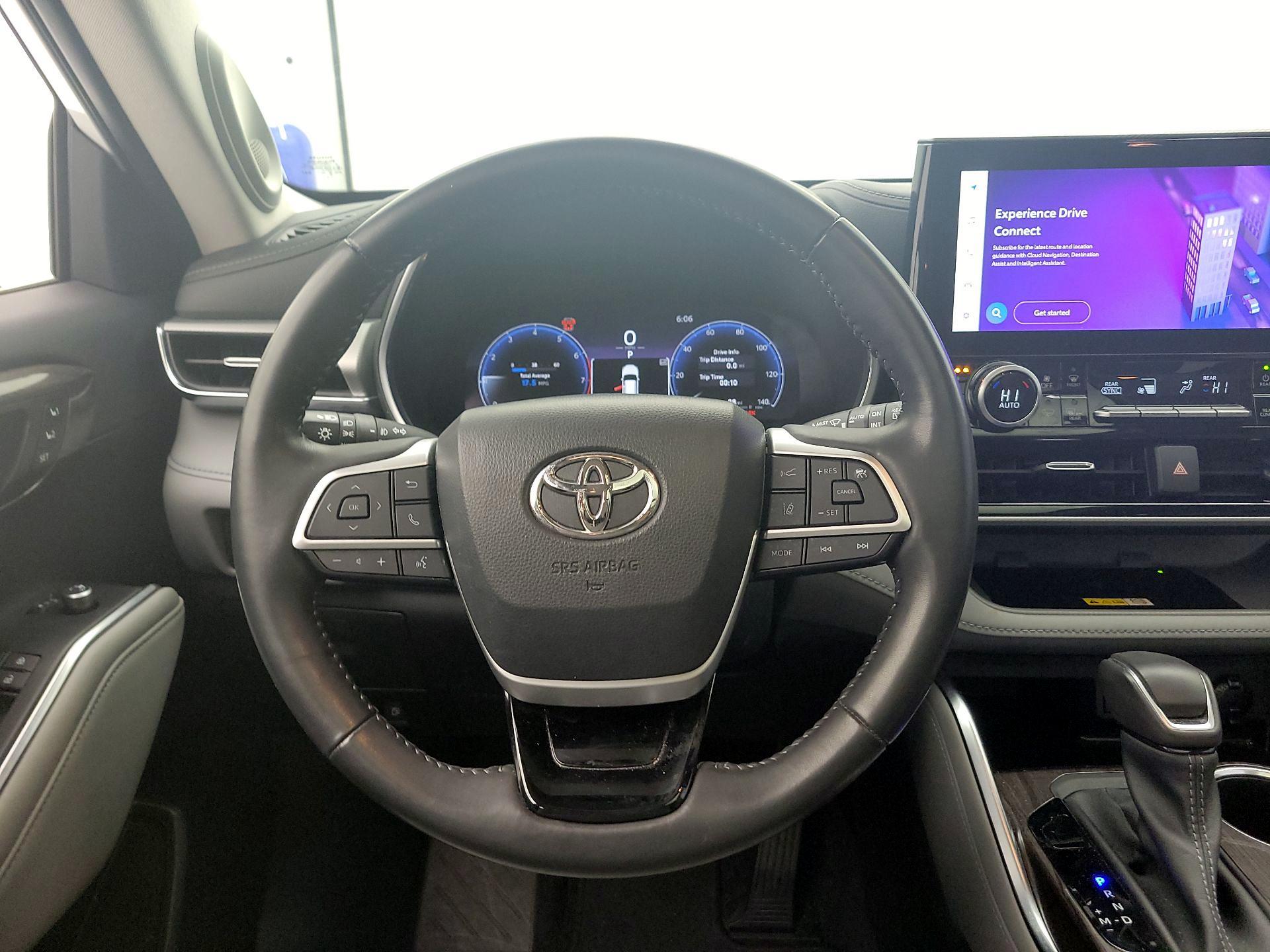 Thumbnail: 2023 Toyota Highlander - 10