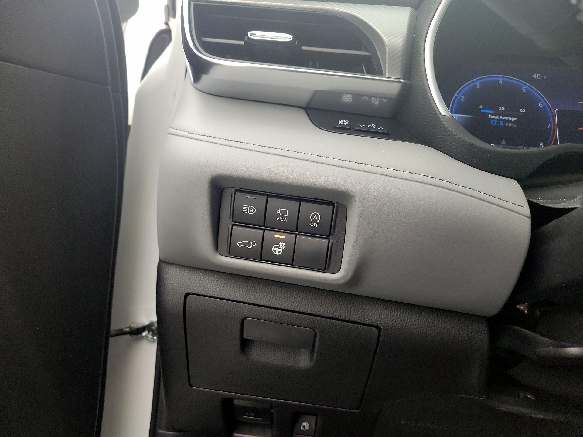 Thumbnail: 2023 Toyota Highlander - 13