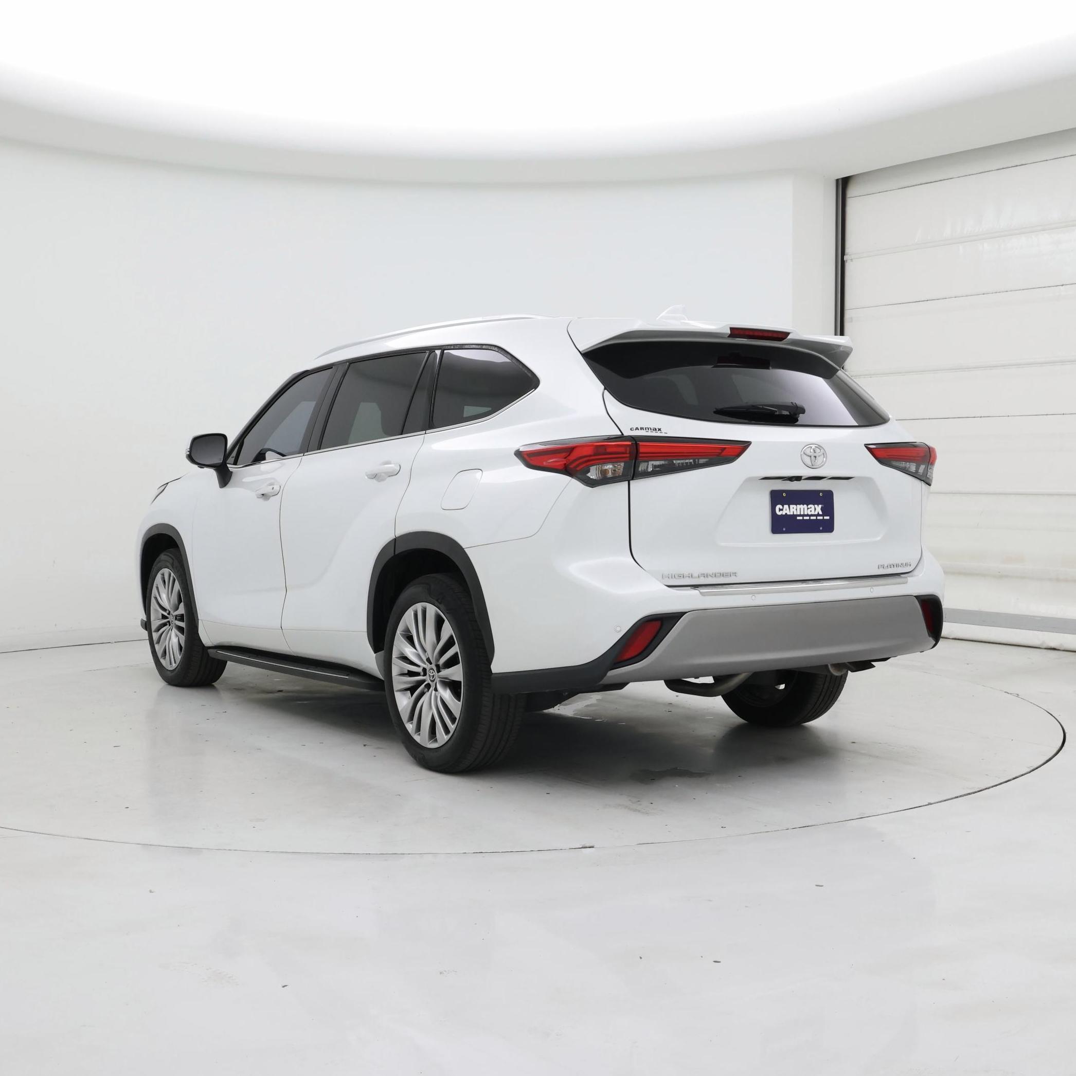 Thumbnail: 2023 Toyota Highlander - 2