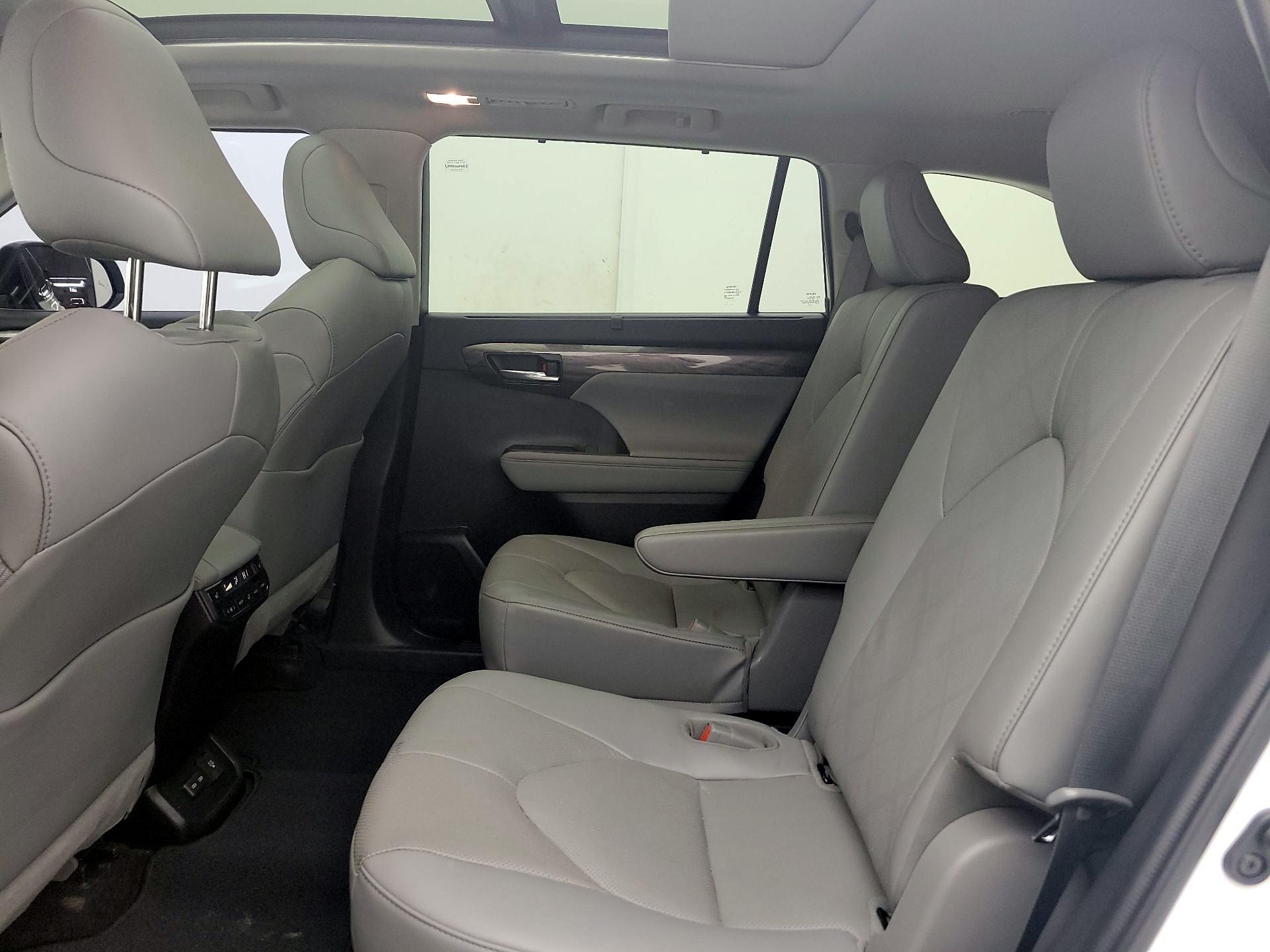 Thumbnail: 2023 Toyota Highlander - 20