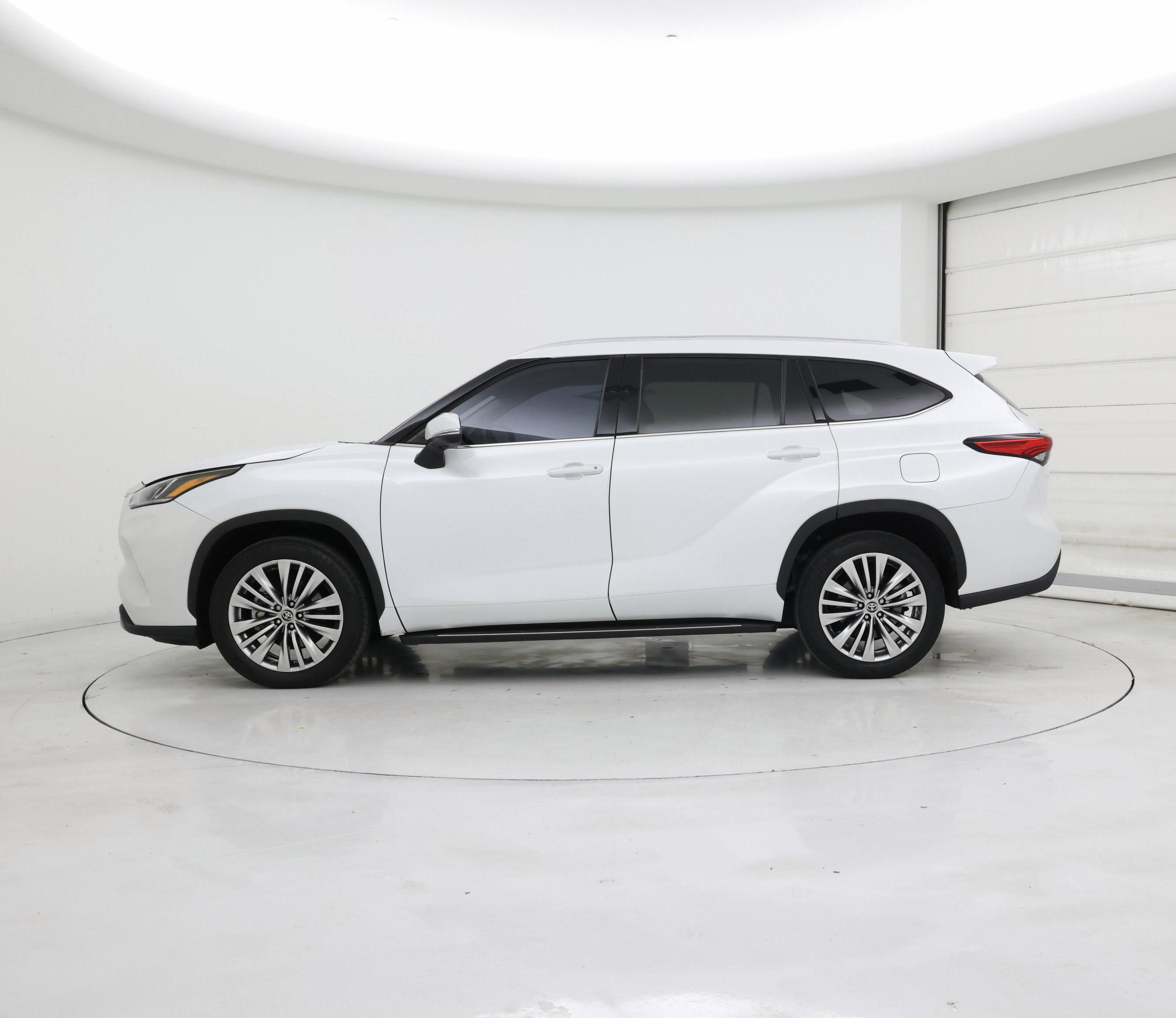 Thumbnail: 2023 Toyota Highlander - 3