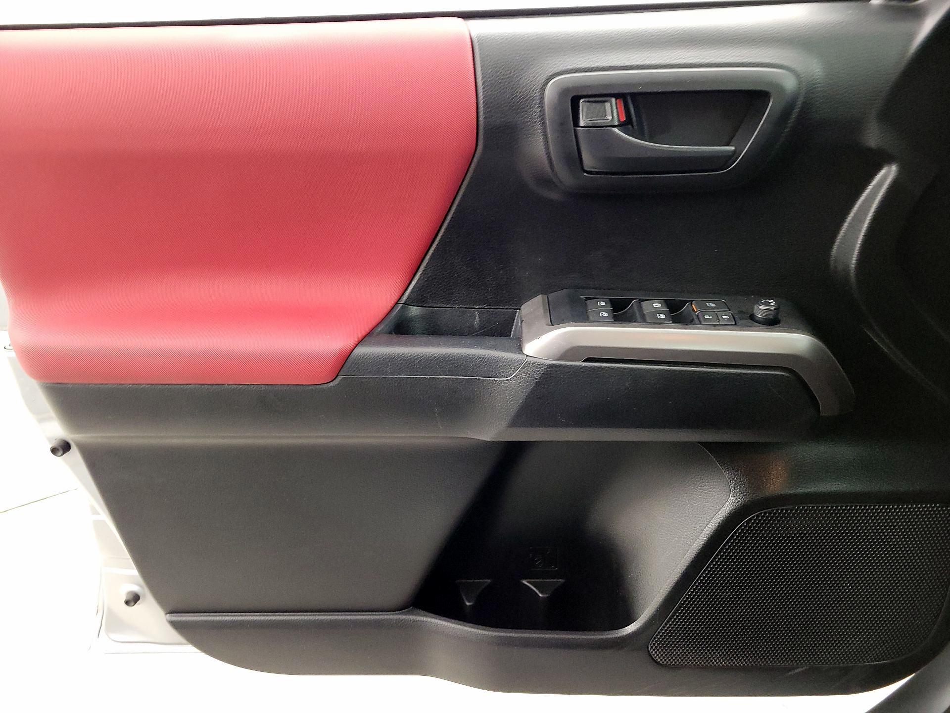 Thumbnail: 2022 Toyota Tacoma - 12