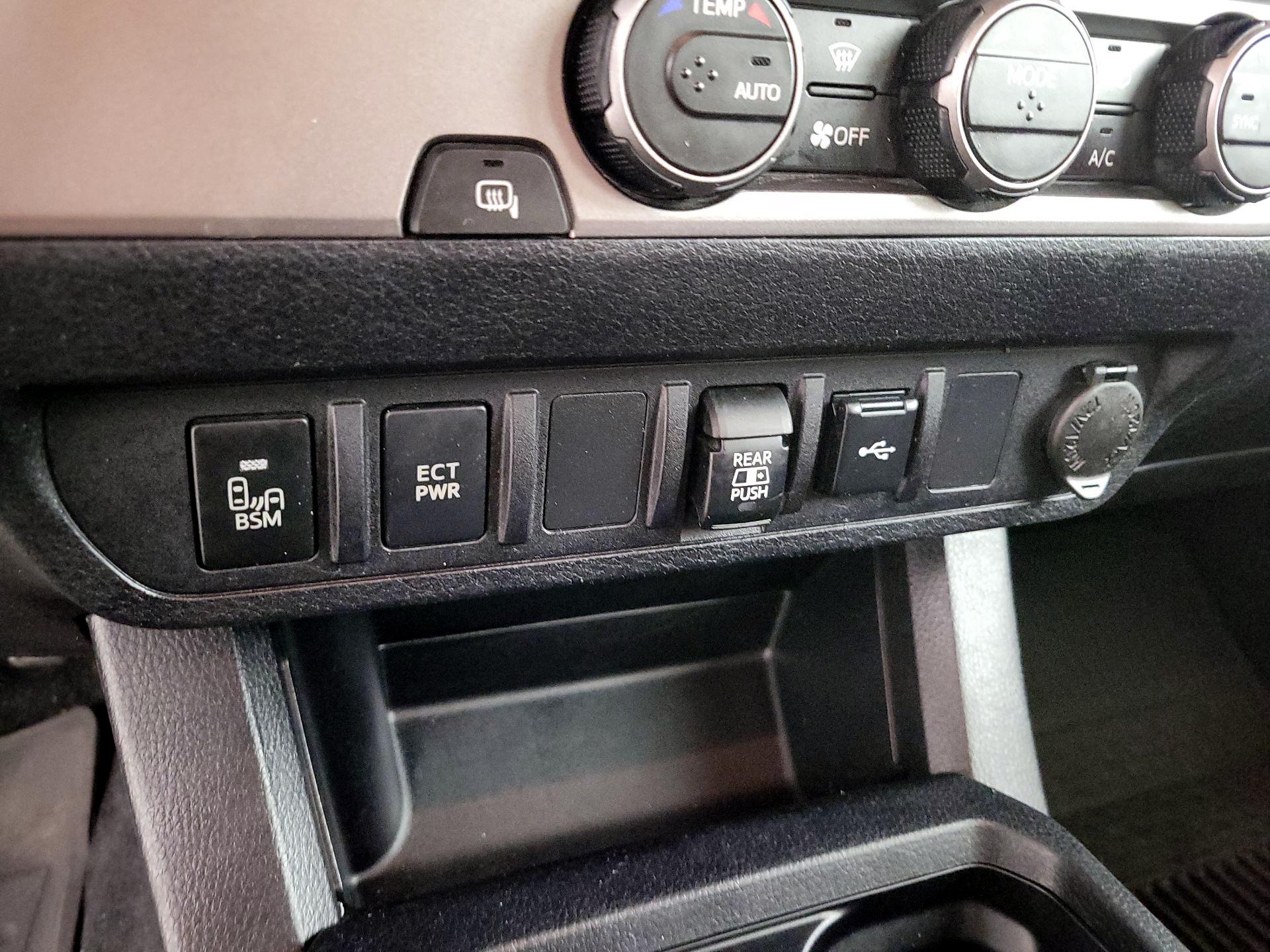 Thumbnail: 2022 Toyota Tacoma - 18