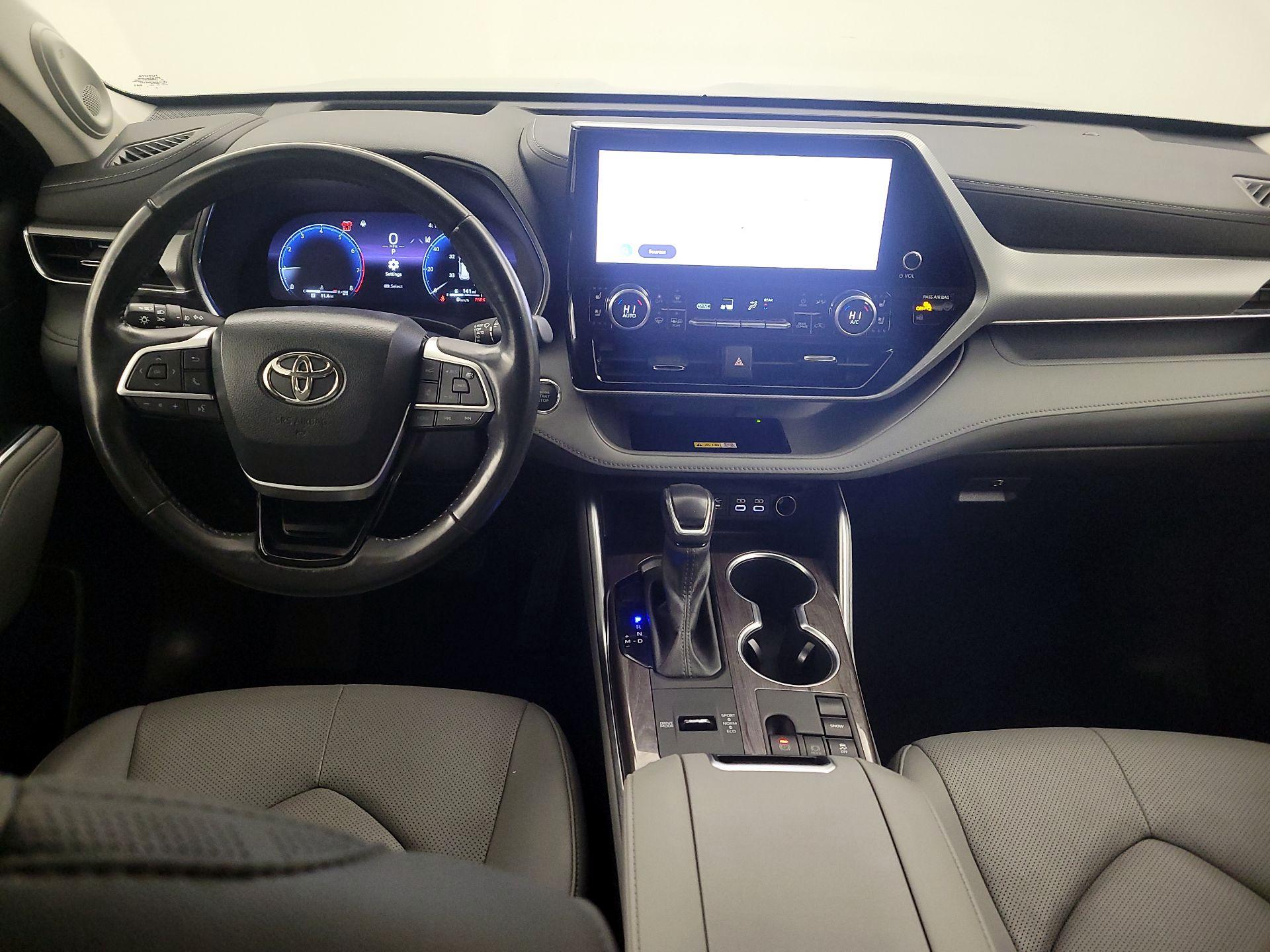 Thumbnail: 2023 Toyota Highlander - 9