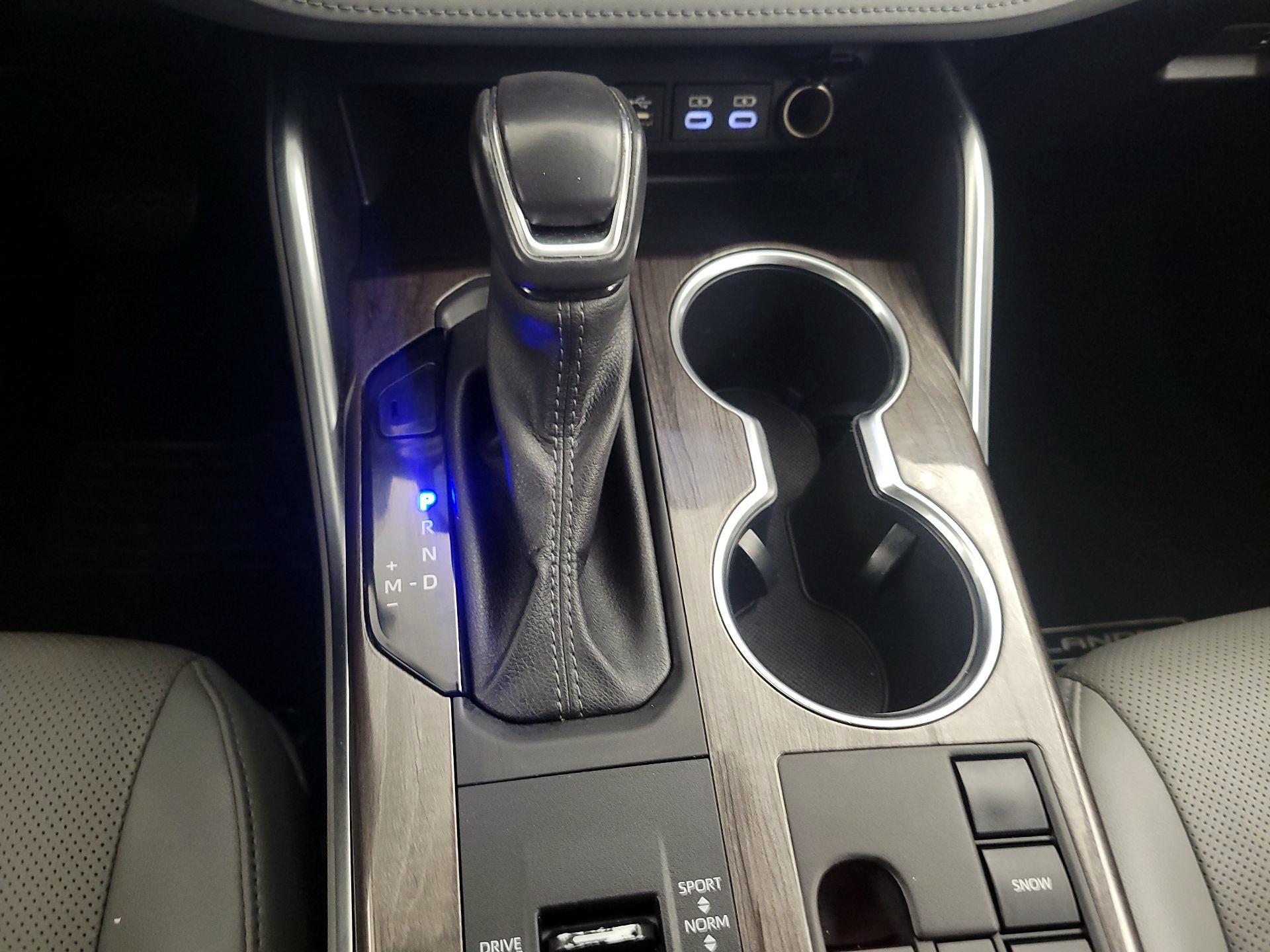 Thumbnail: 2023 Toyota Highlander - 17