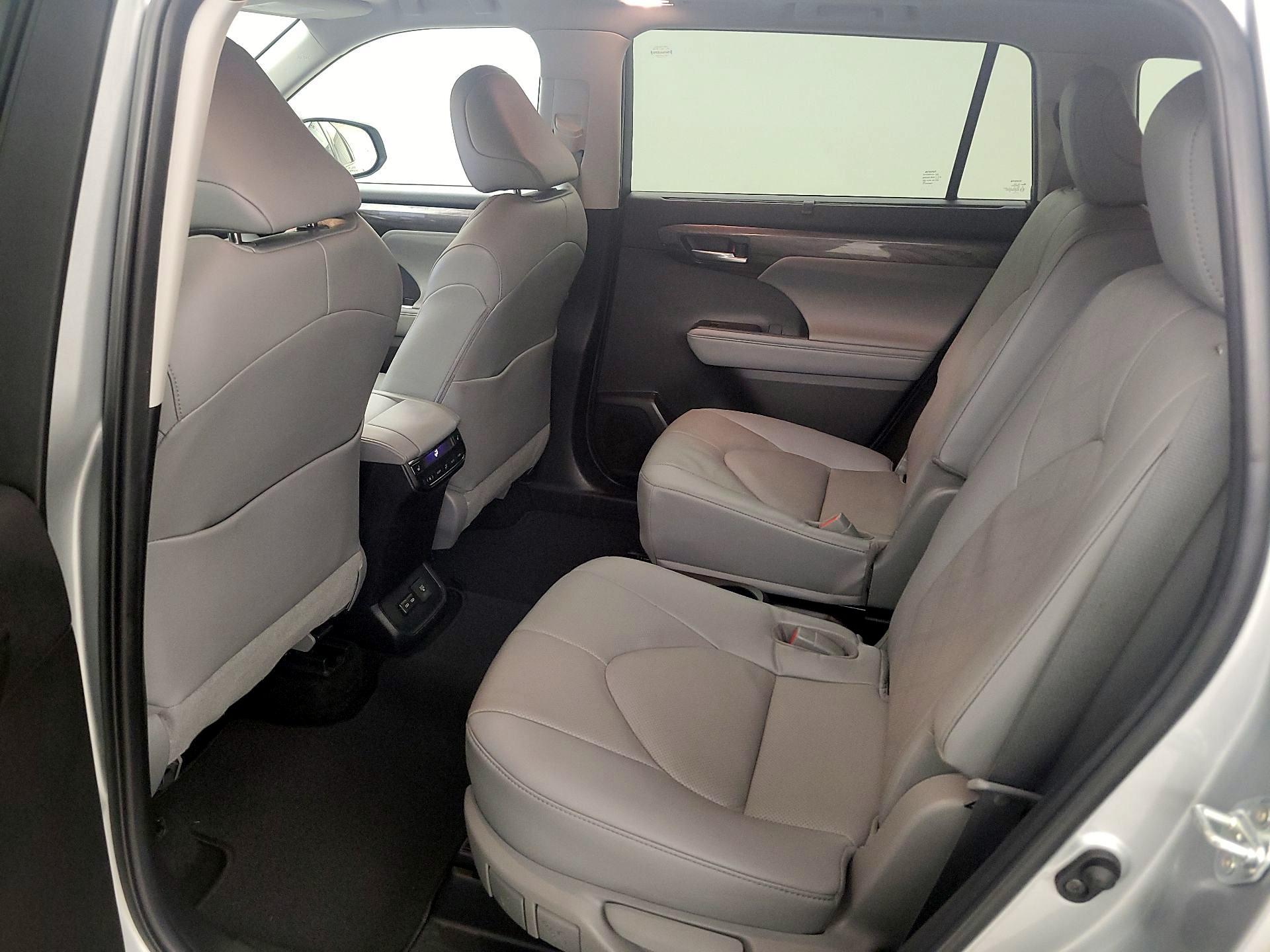 Thumbnail: 2023 Toyota Highlander - 20