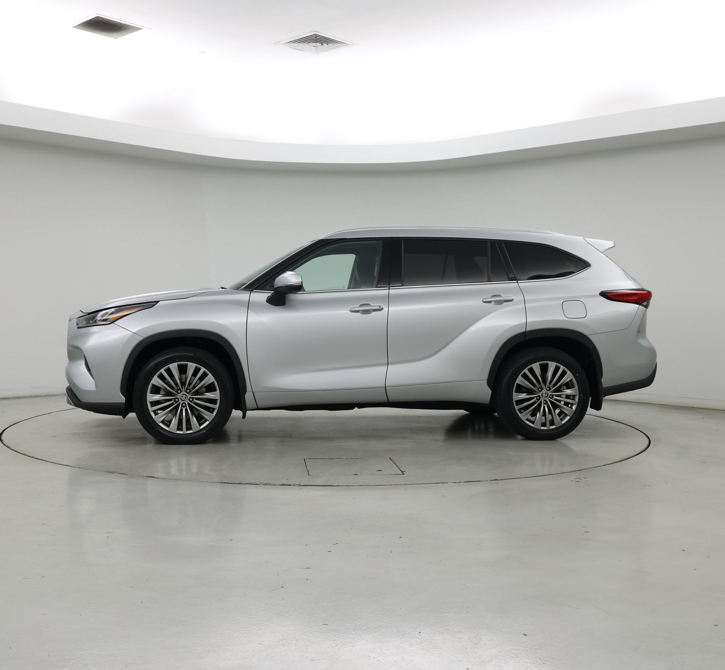 Thumbnail: 2023 Toyota Highlander - 3