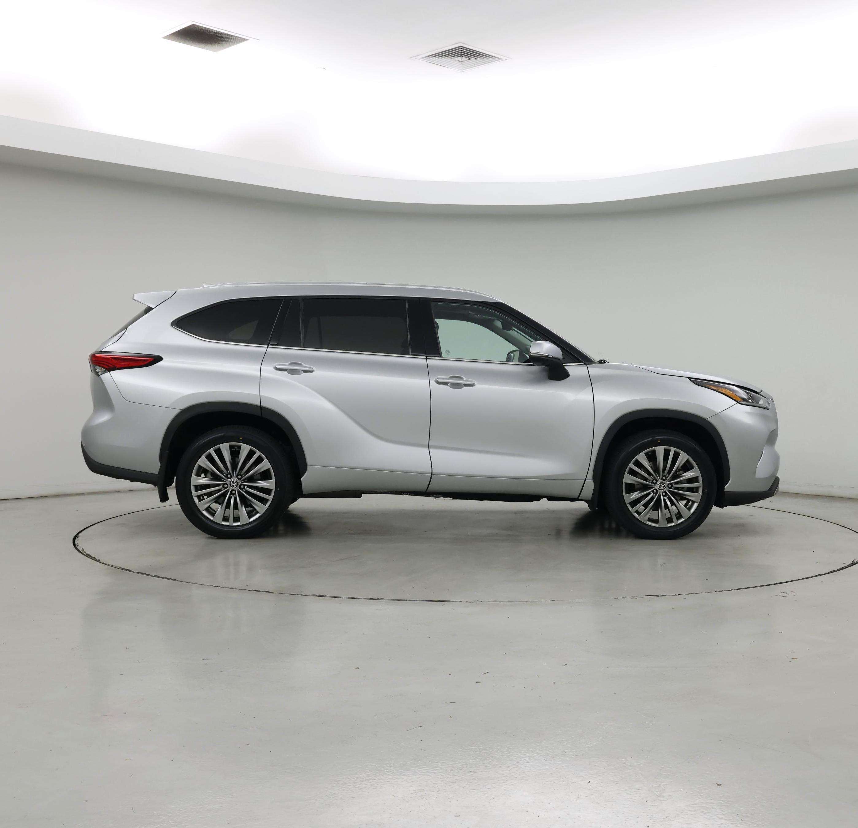 Thumbnail: 2023 Toyota Highlander - 7