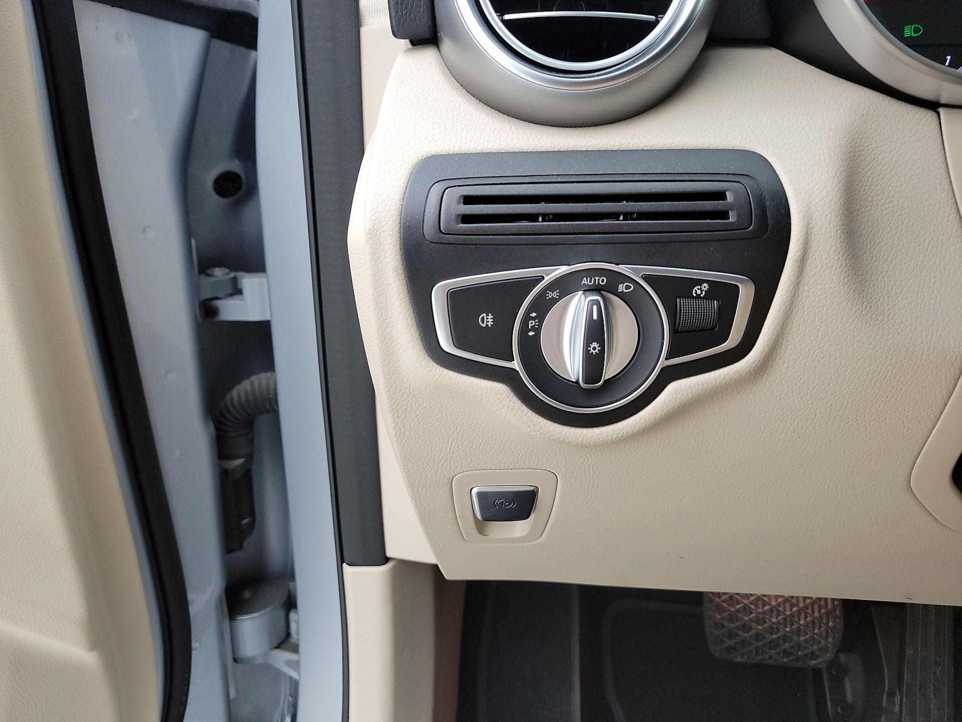 Thumbnail: 2022 Mercedes-Benz GLC - 13