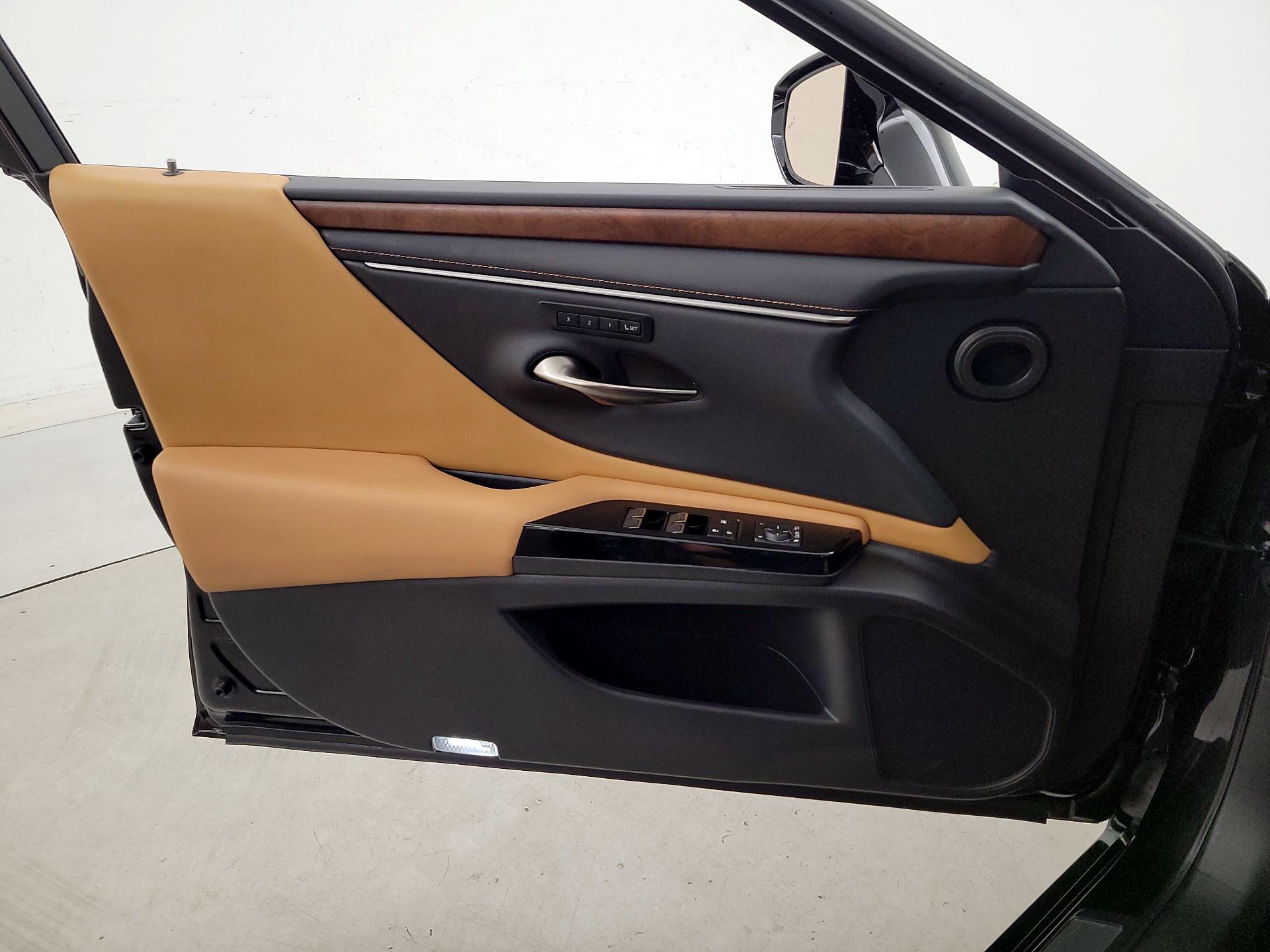 Thumbnail: 2023 Lexus ES - 12