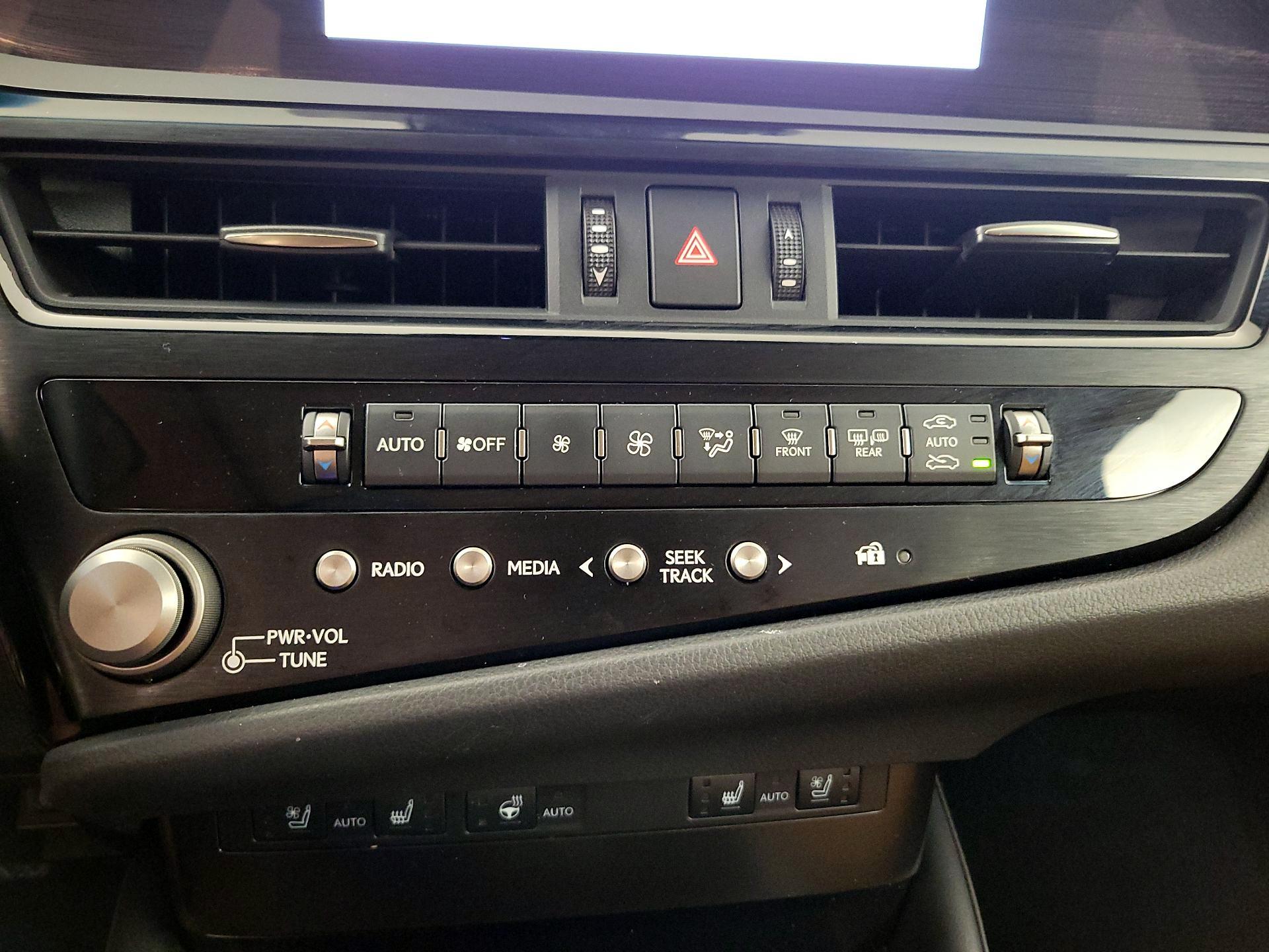 Thumbnail: 2023 Lexus ES - 16