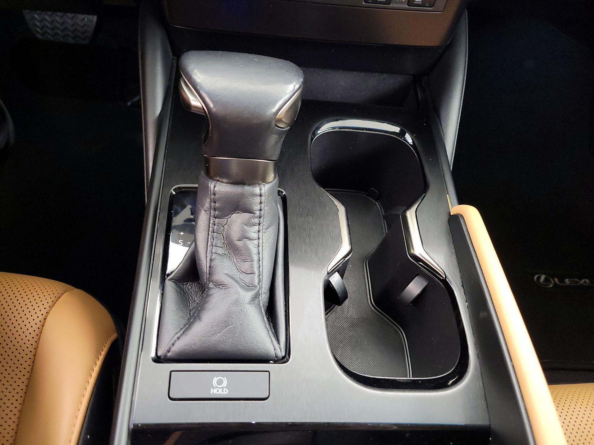 Thumbnail: 2023 Lexus ES - 17