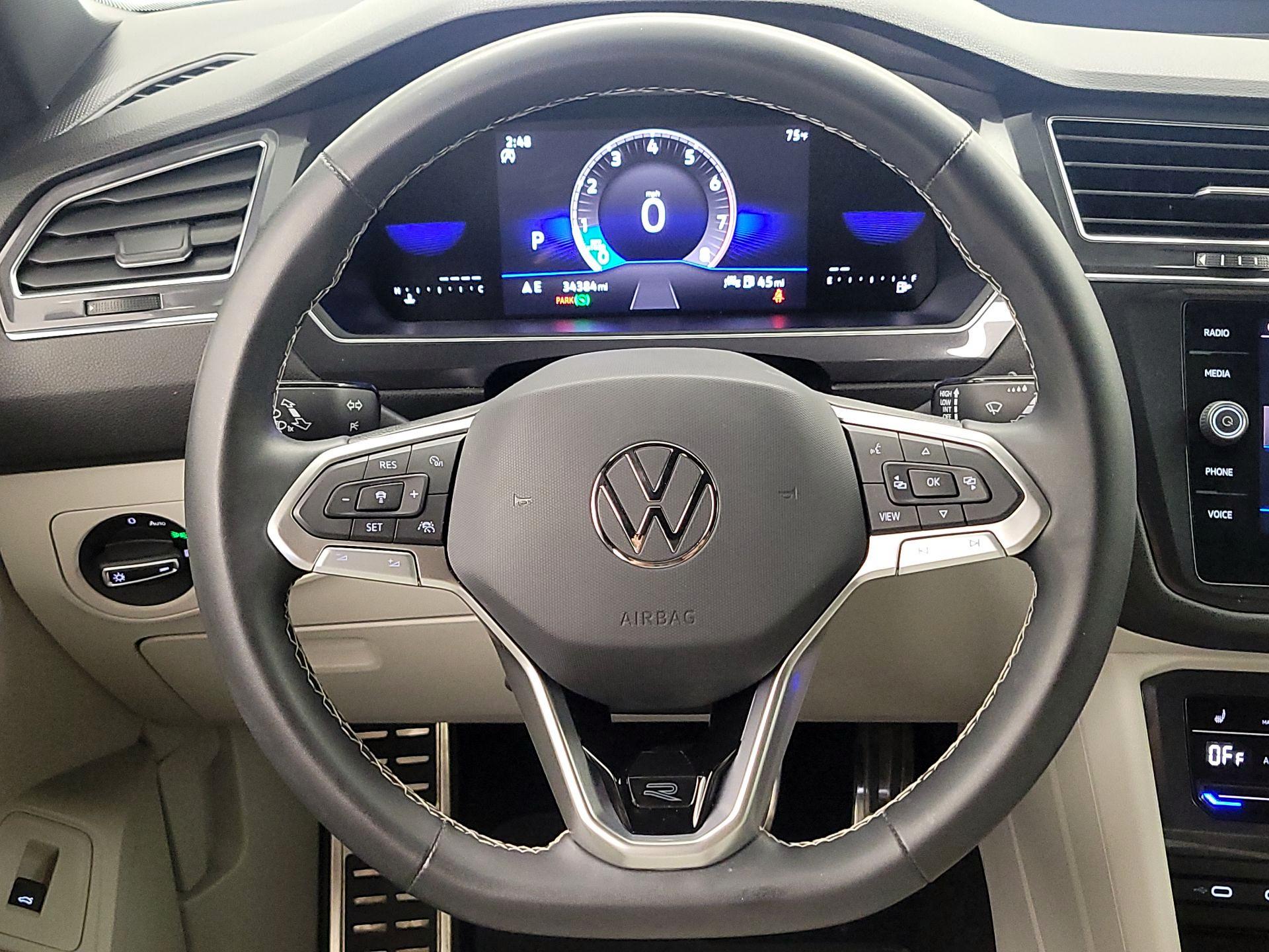 Thumbnail: 2023 Volkswagen Tiguan - 10