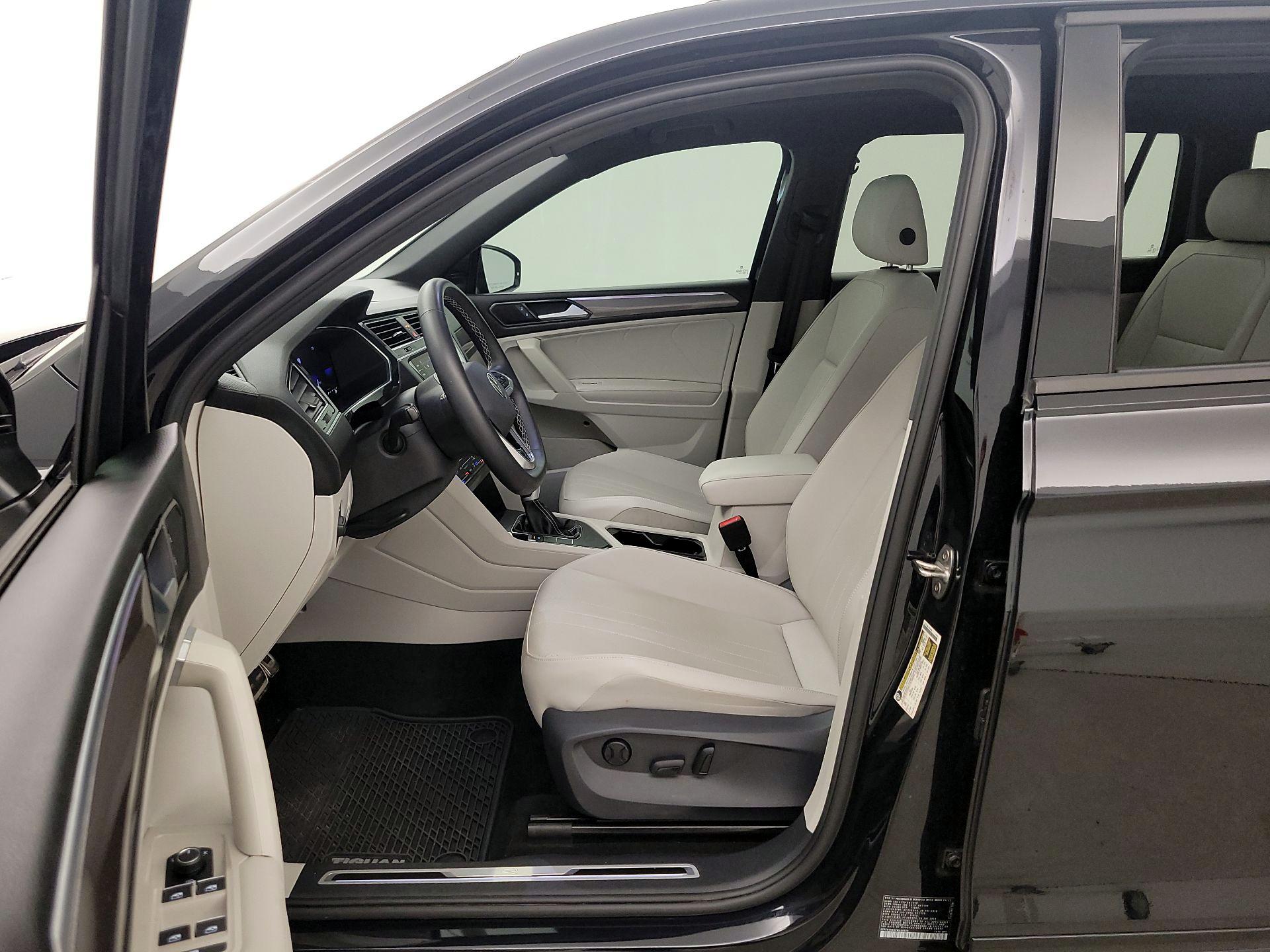 Thumbnail: 2023 Volkswagen Tiguan - 11