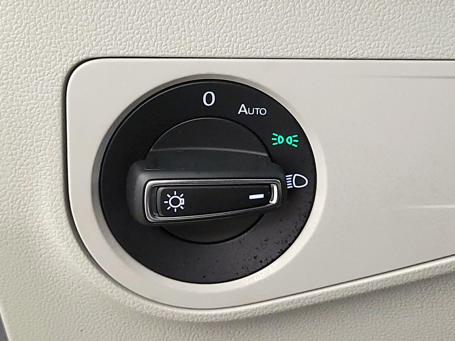 Thumbnail: 2023 Volkswagen Tiguan - 13