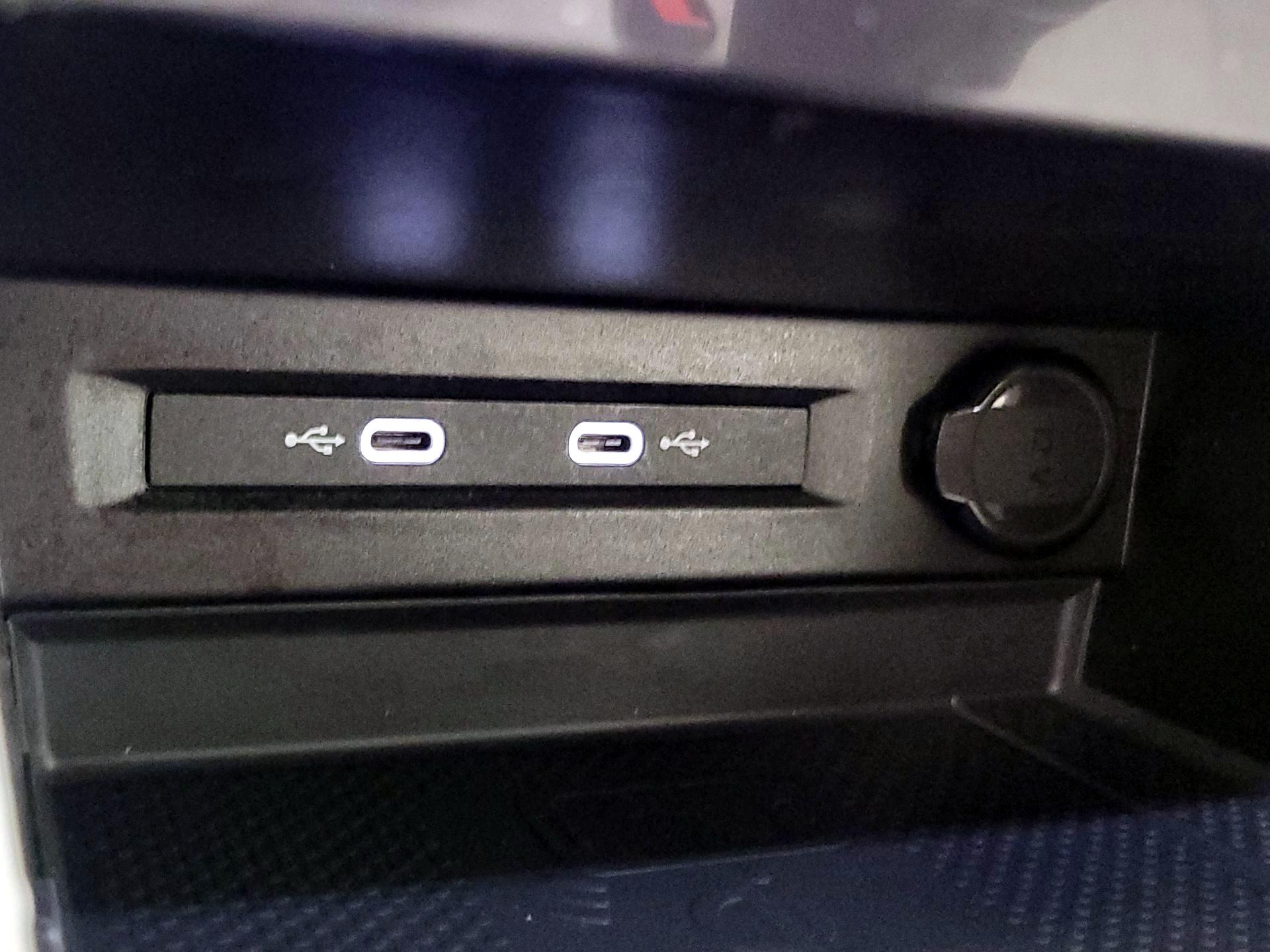 Thumbnail: 2023 Volkswagen Tiguan - 18