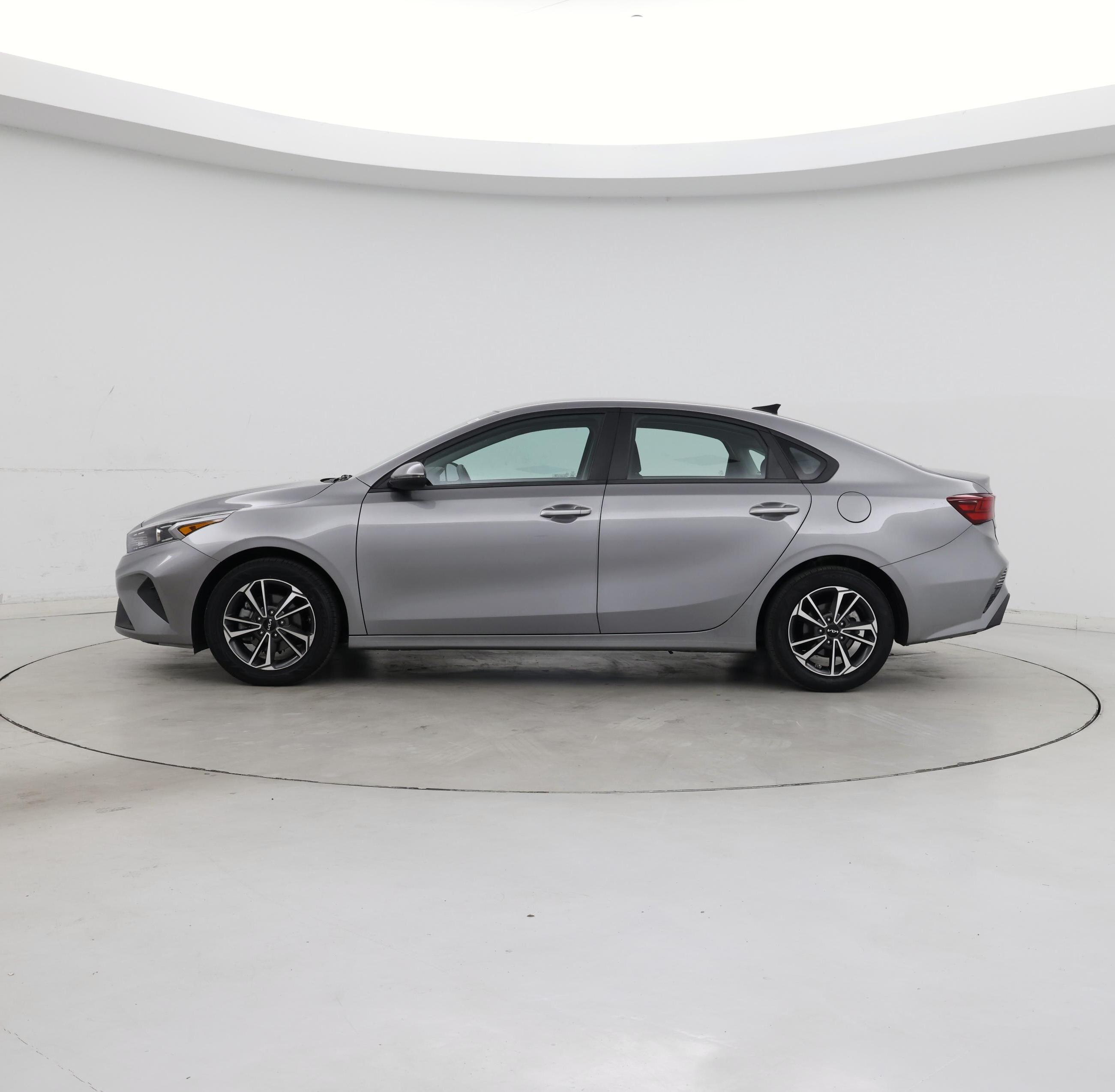 Thumbnail: 2023 Kia Forte - 3