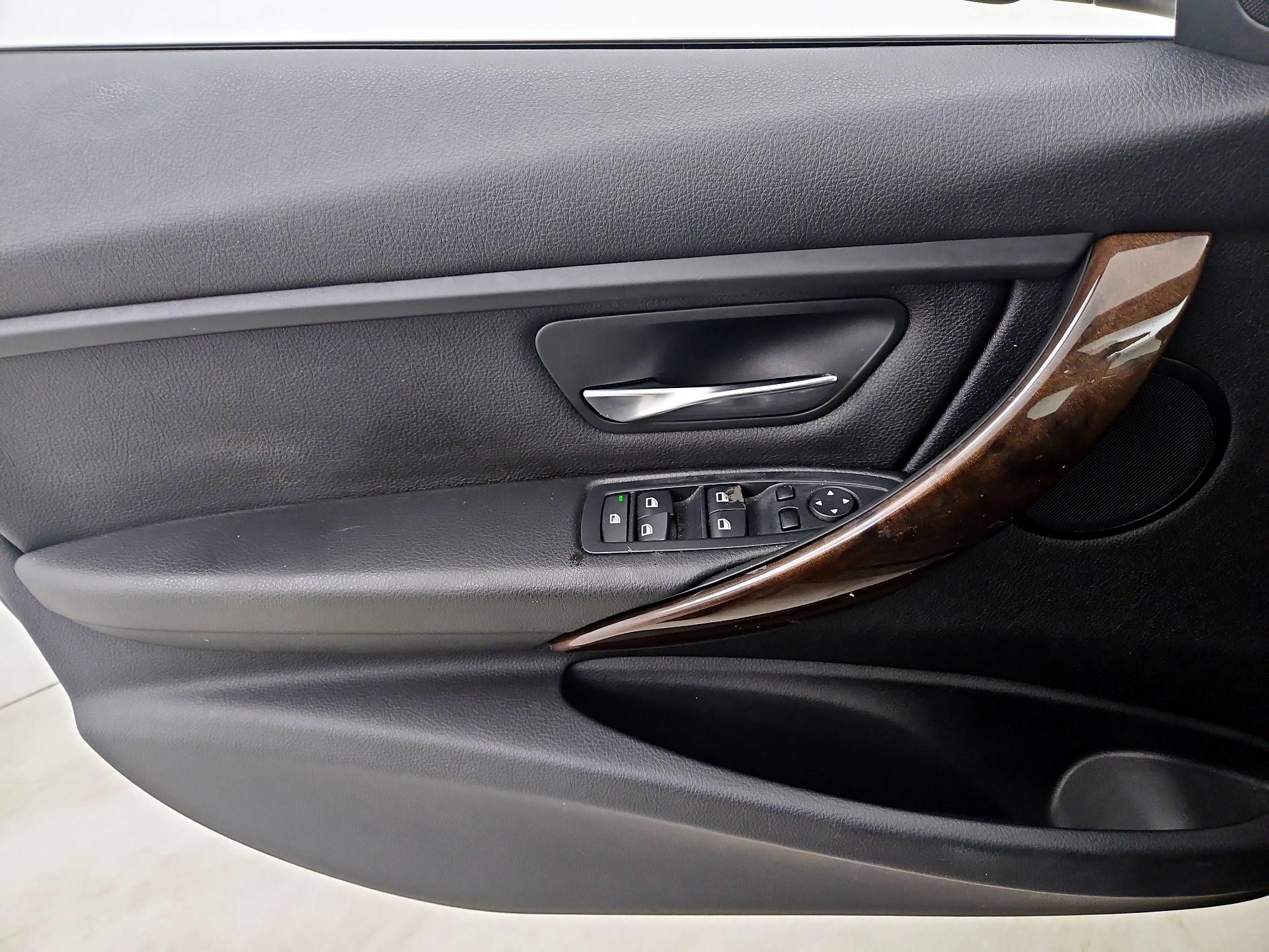 Thumbnail: 2015 BMW 3 Series - 12