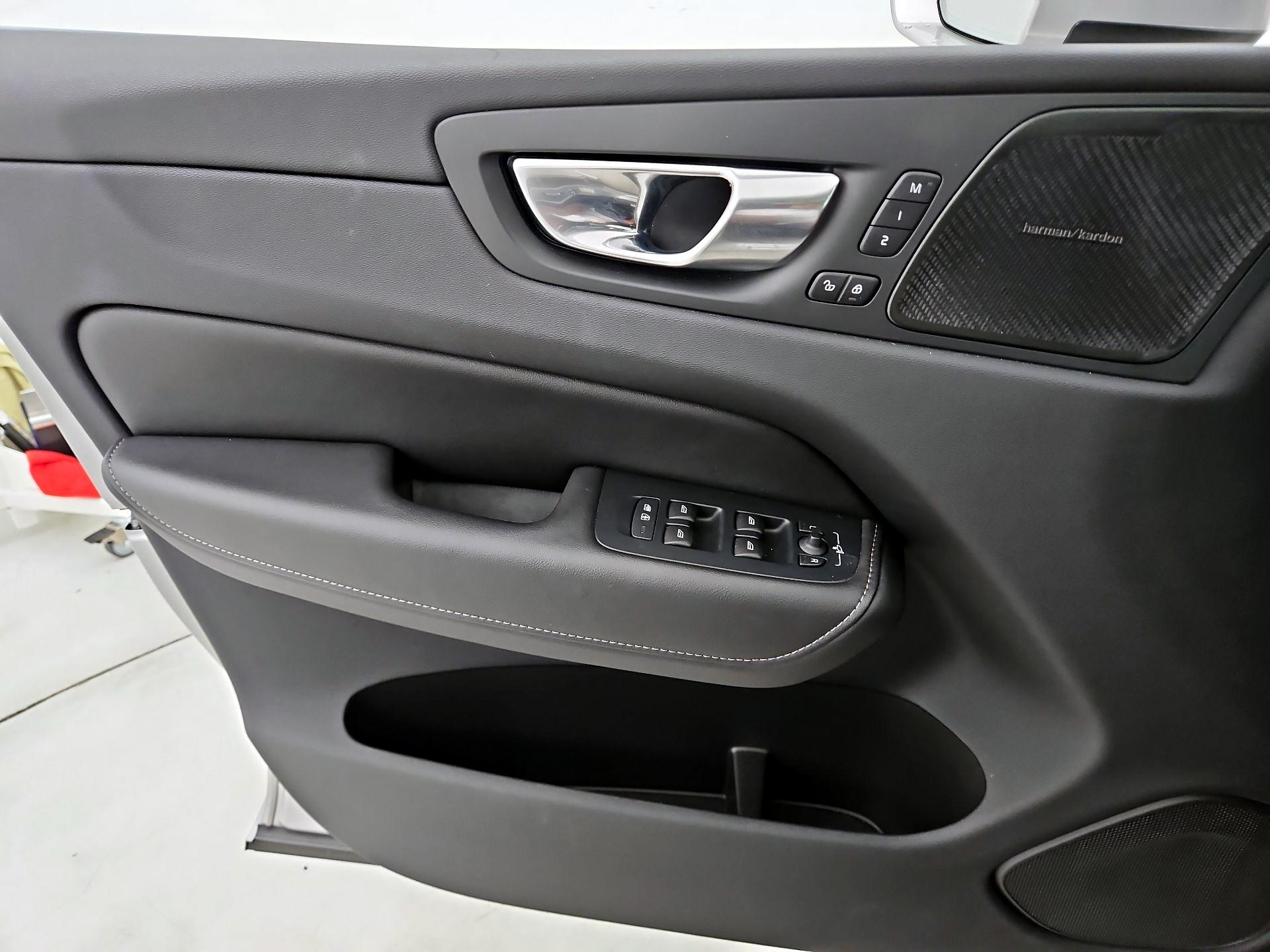 Thumbnail: 2022 Volvo XC60 - 12