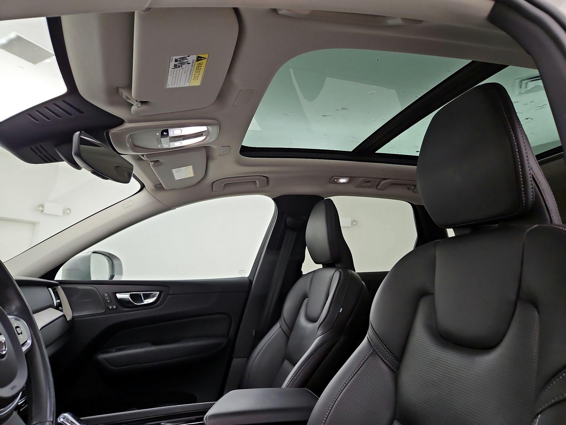 Thumbnail: 2022 Volvo XC60 - 20