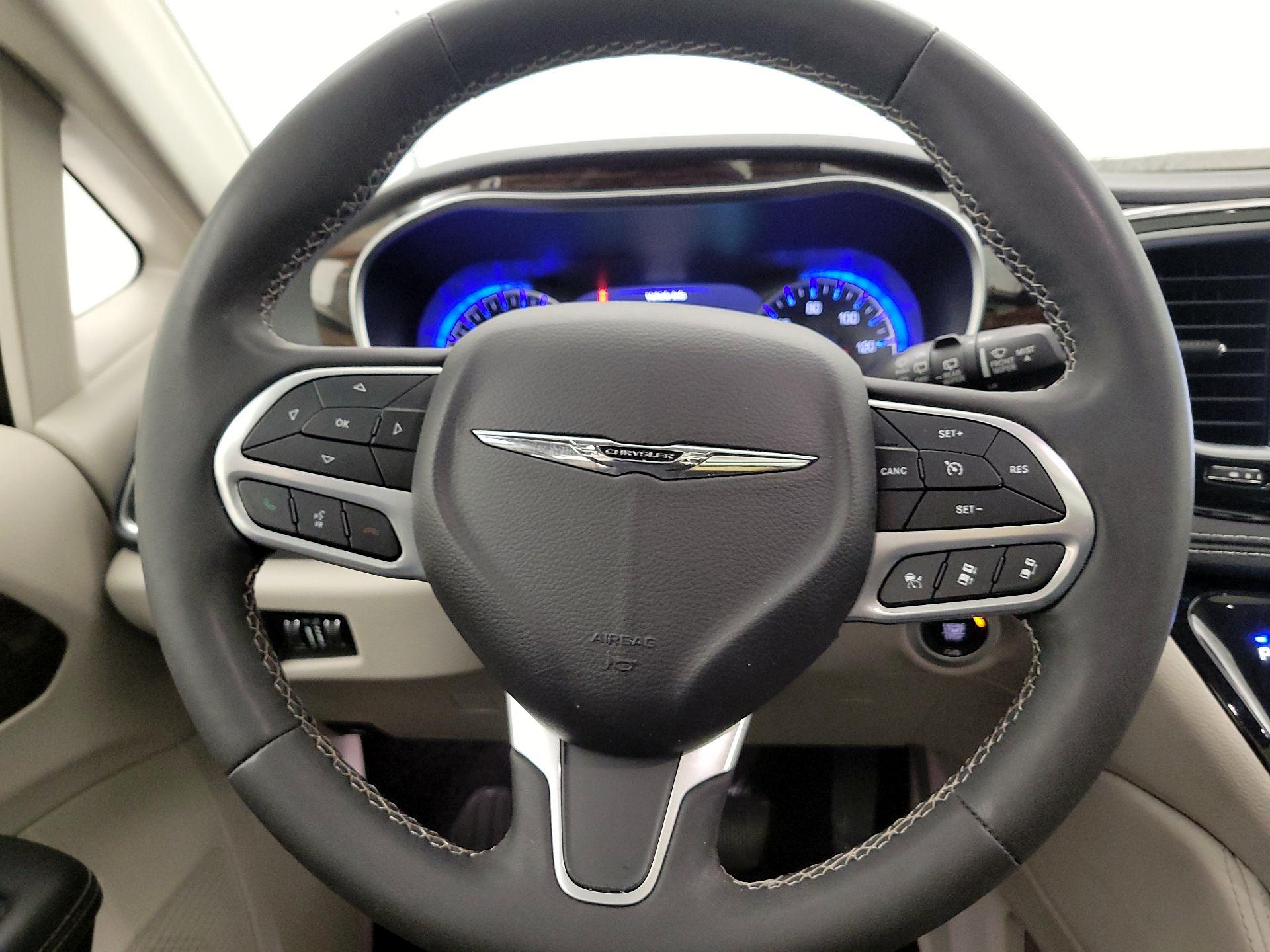 Thumbnail: 2023 Chrysler Pacifica - 10