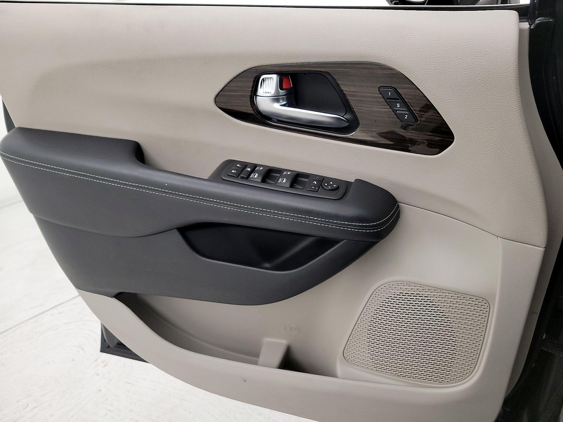 Thumbnail: 2023 Chrysler Pacifica - 12