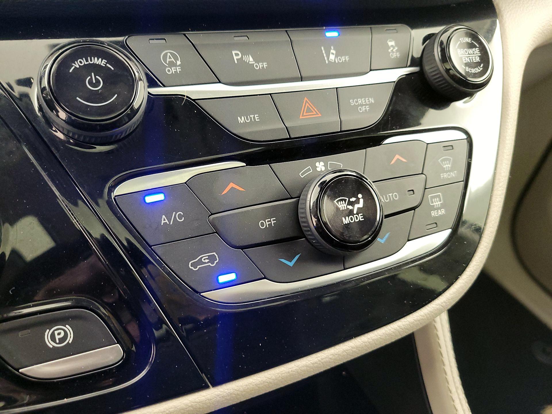 Thumbnail: 2023 Chrysler Pacifica - 17