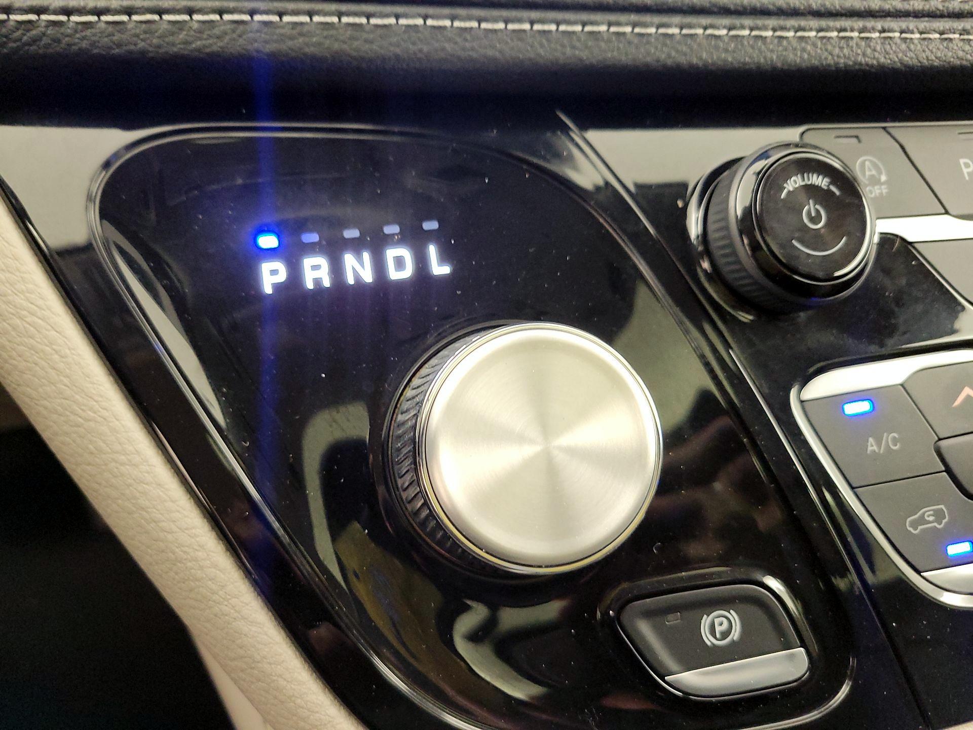 Thumbnail: 2023 Chrysler Pacifica - 18