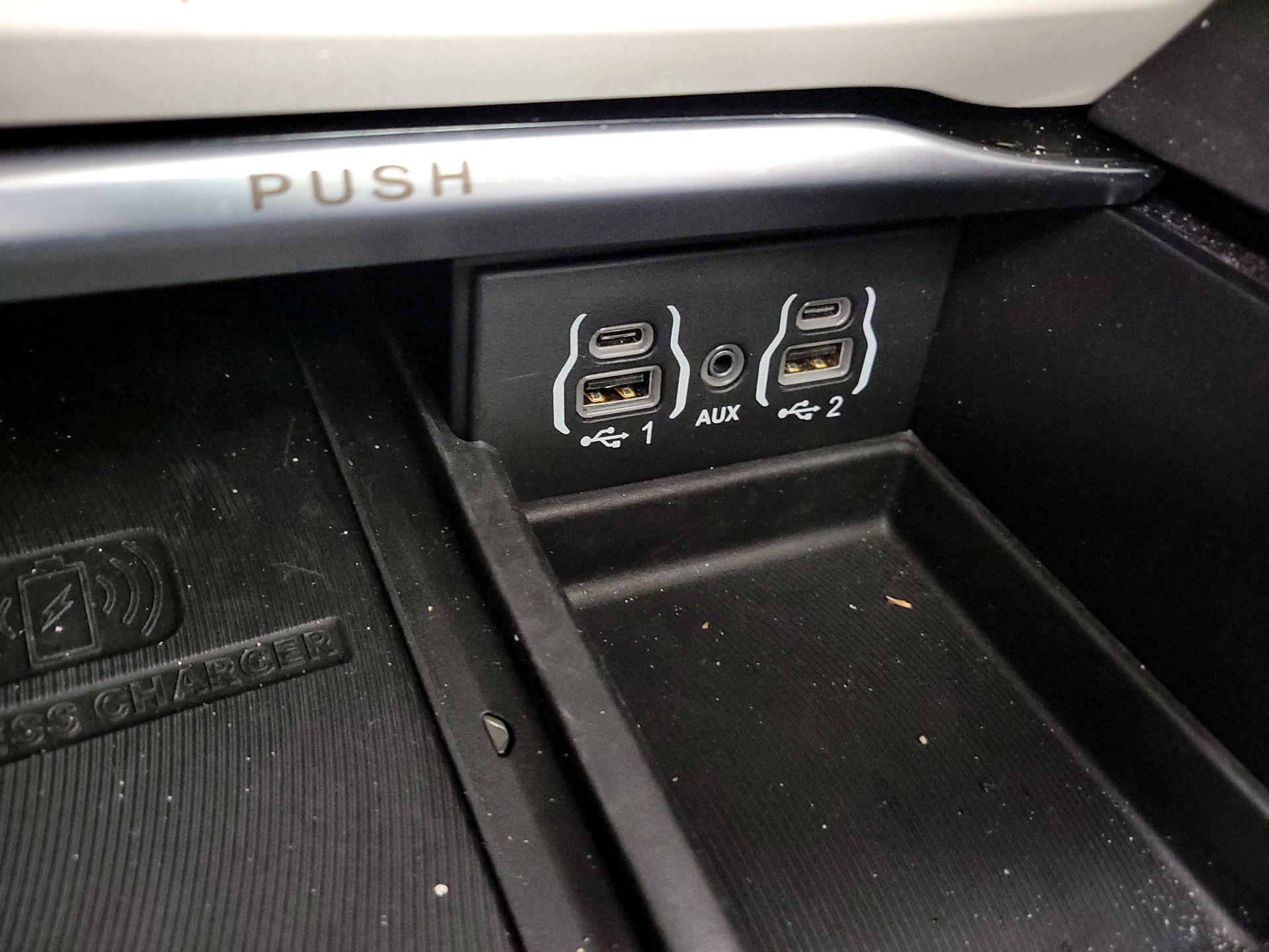 Thumbnail: 2023 Chrysler Pacifica - 19