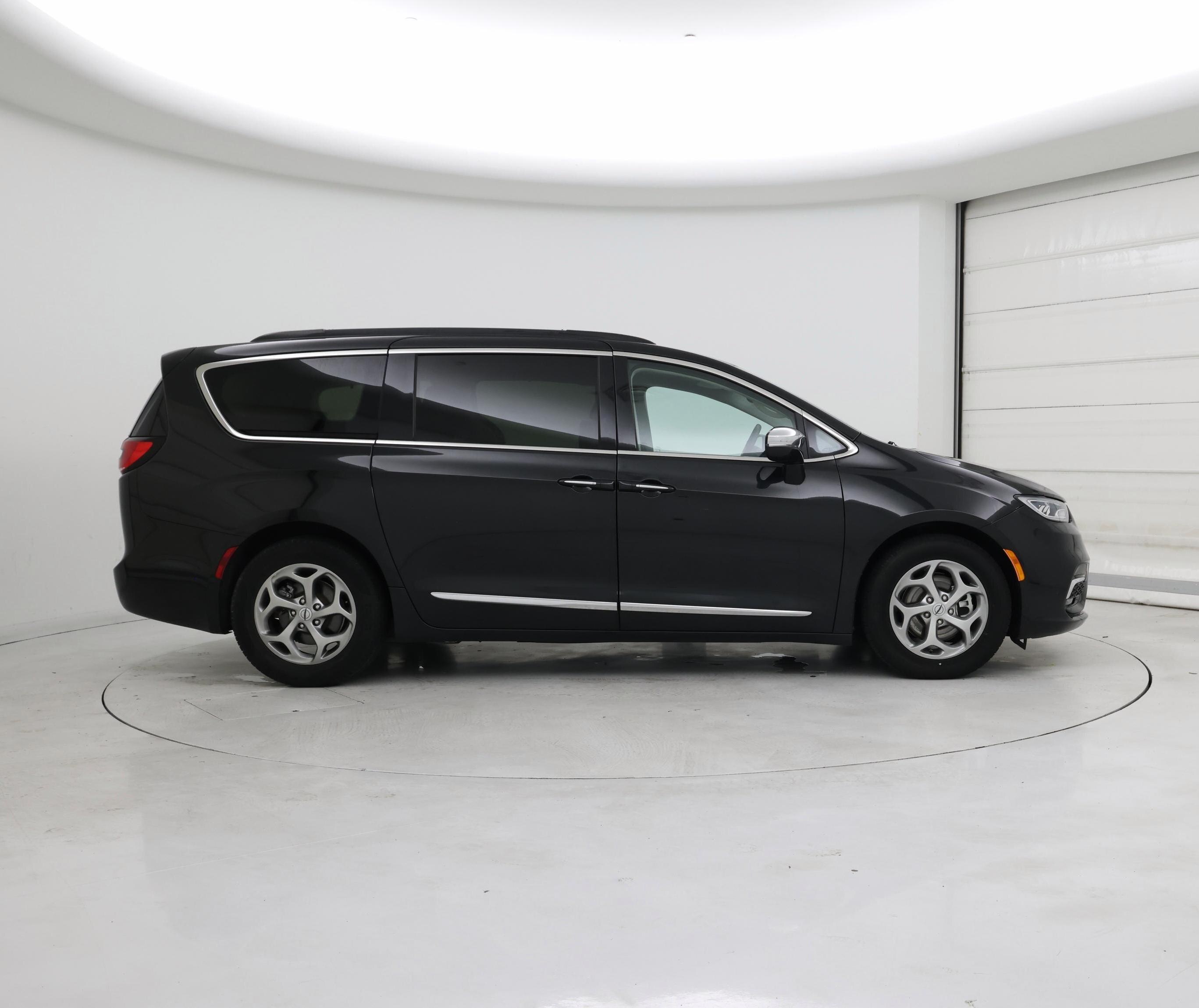 Thumbnail: 2023 Chrysler Pacifica - 7