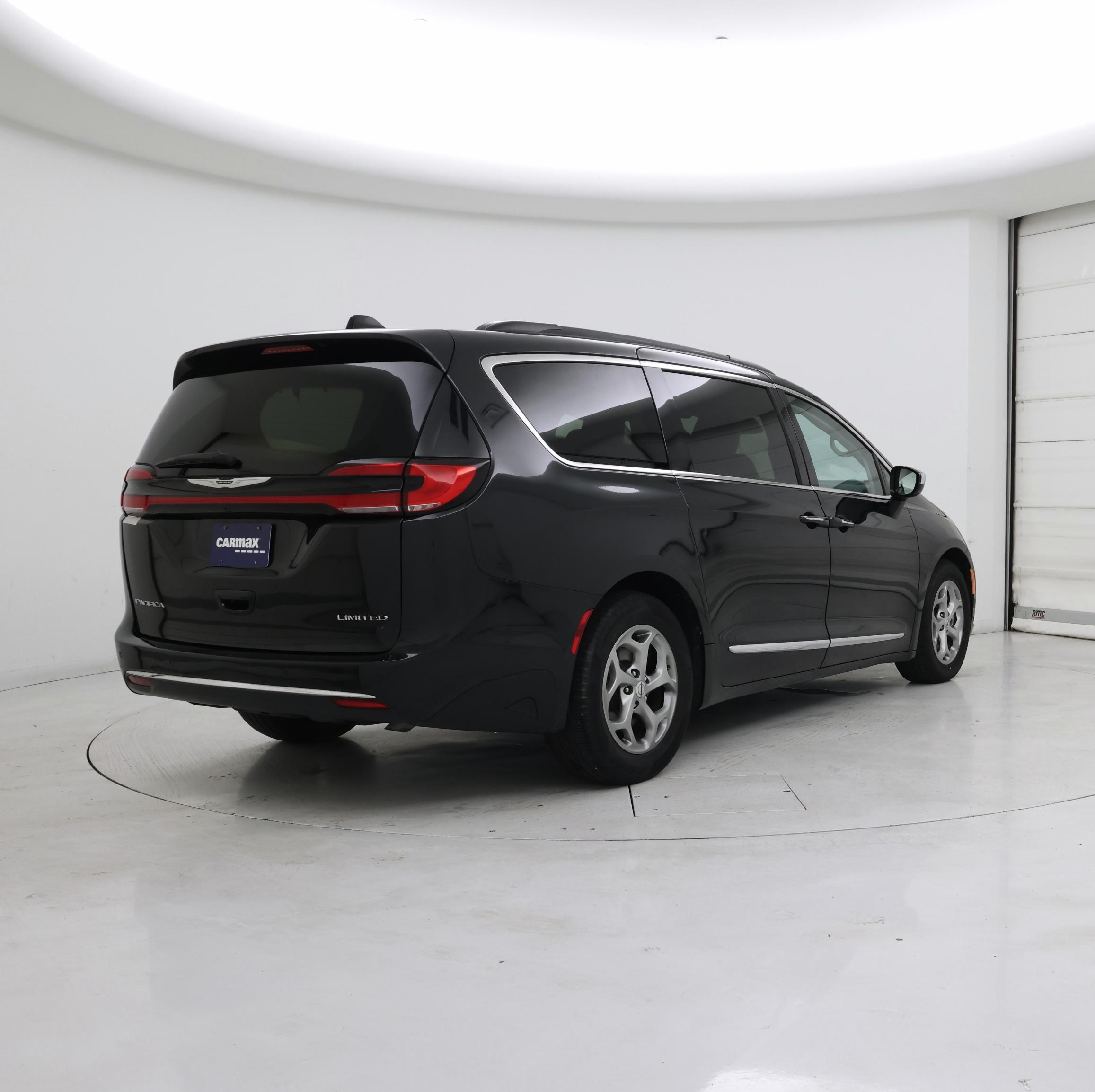 Thumbnail: 2023 Chrysler Pacifica - 8