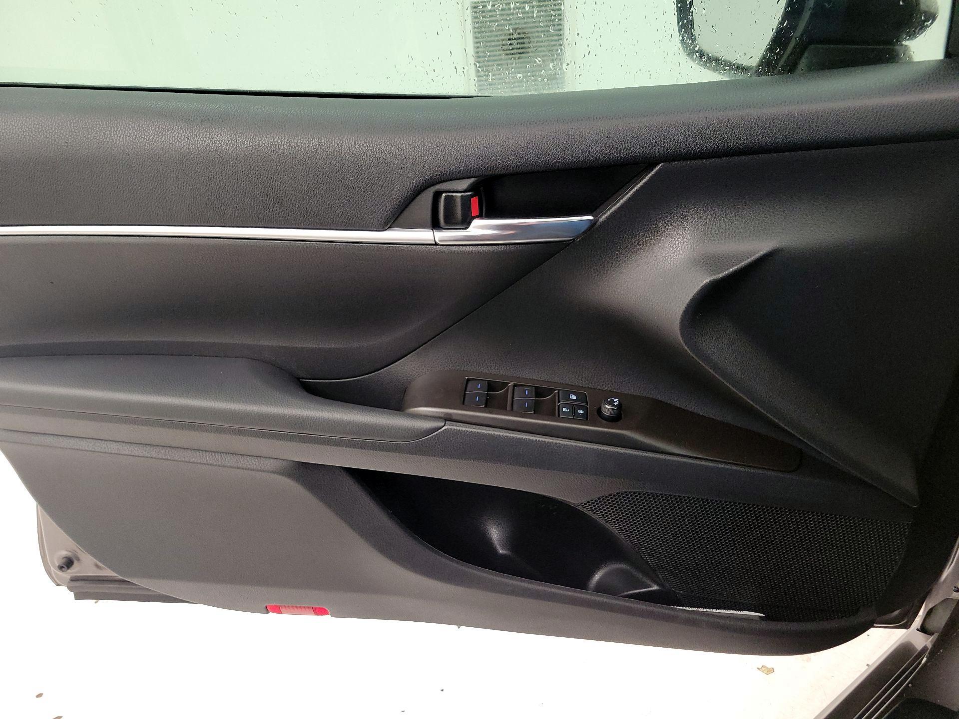 Thumbnail: 2022 Toyota Camry - 12