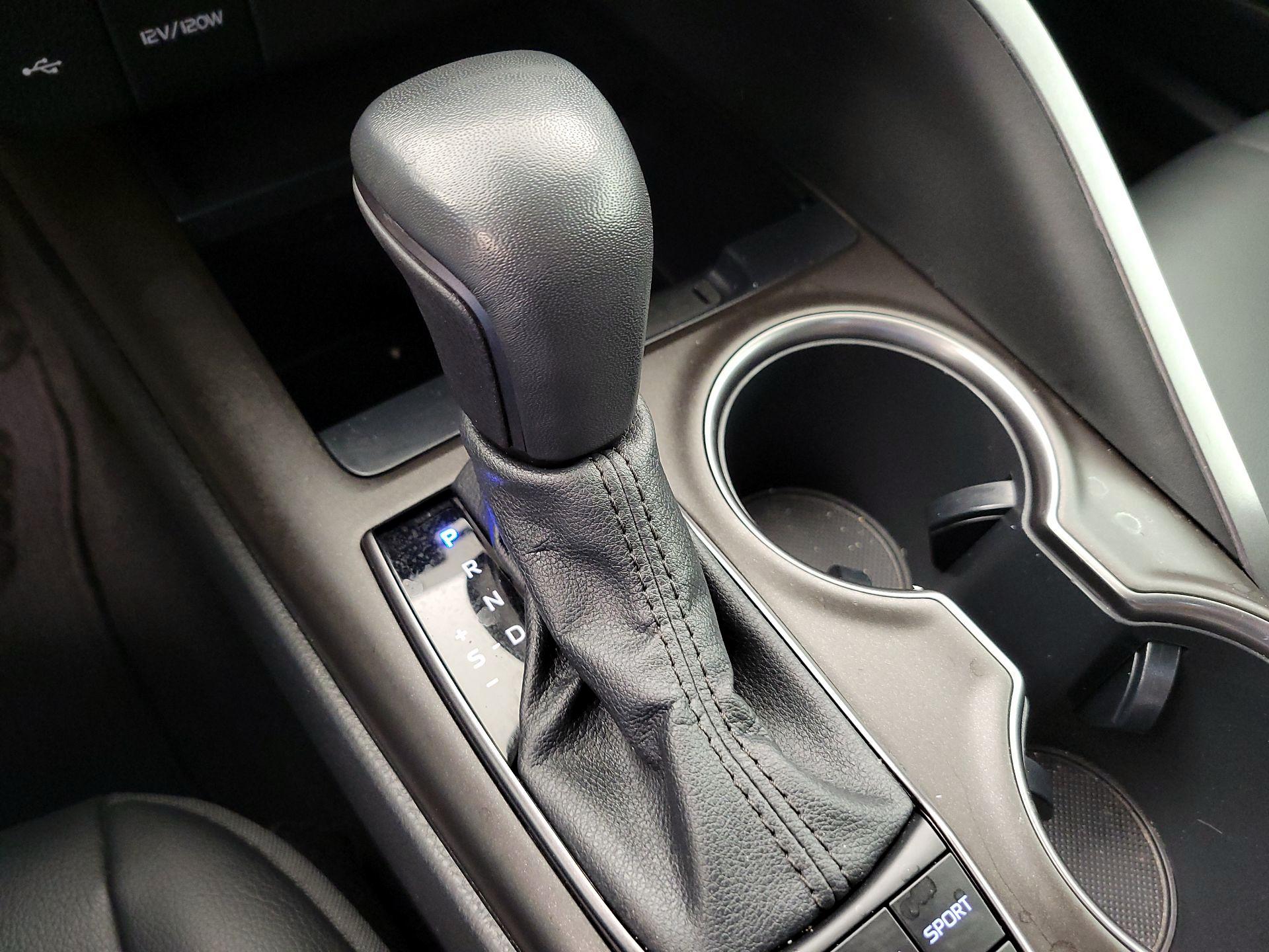 Thumbnail: 2022 Toyota Camry - 17