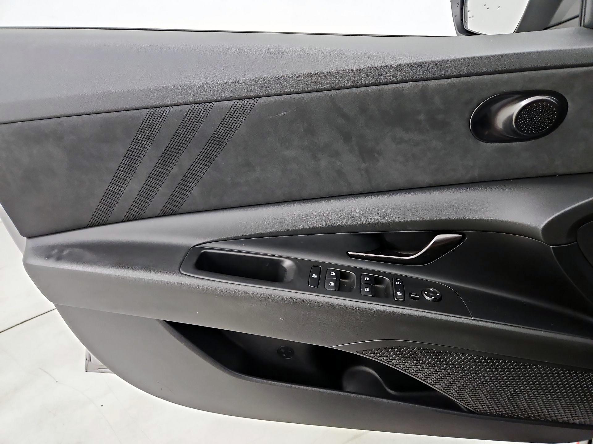 Thumbnail: 2022 Hyundai Elantra - 12