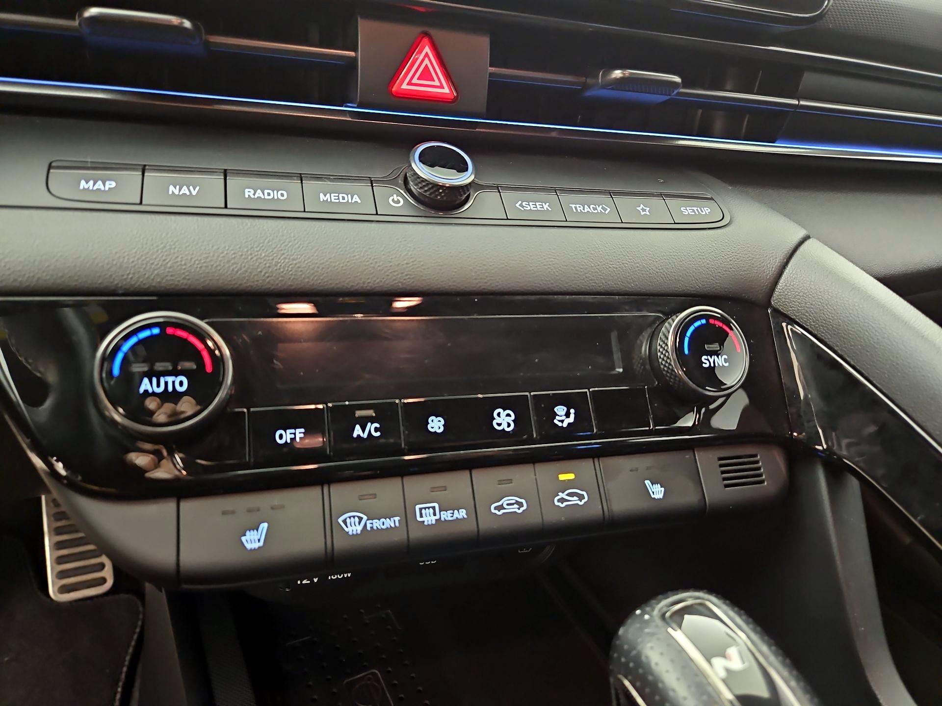 Thumbnail: 2022 Hyundai Elantra - 17