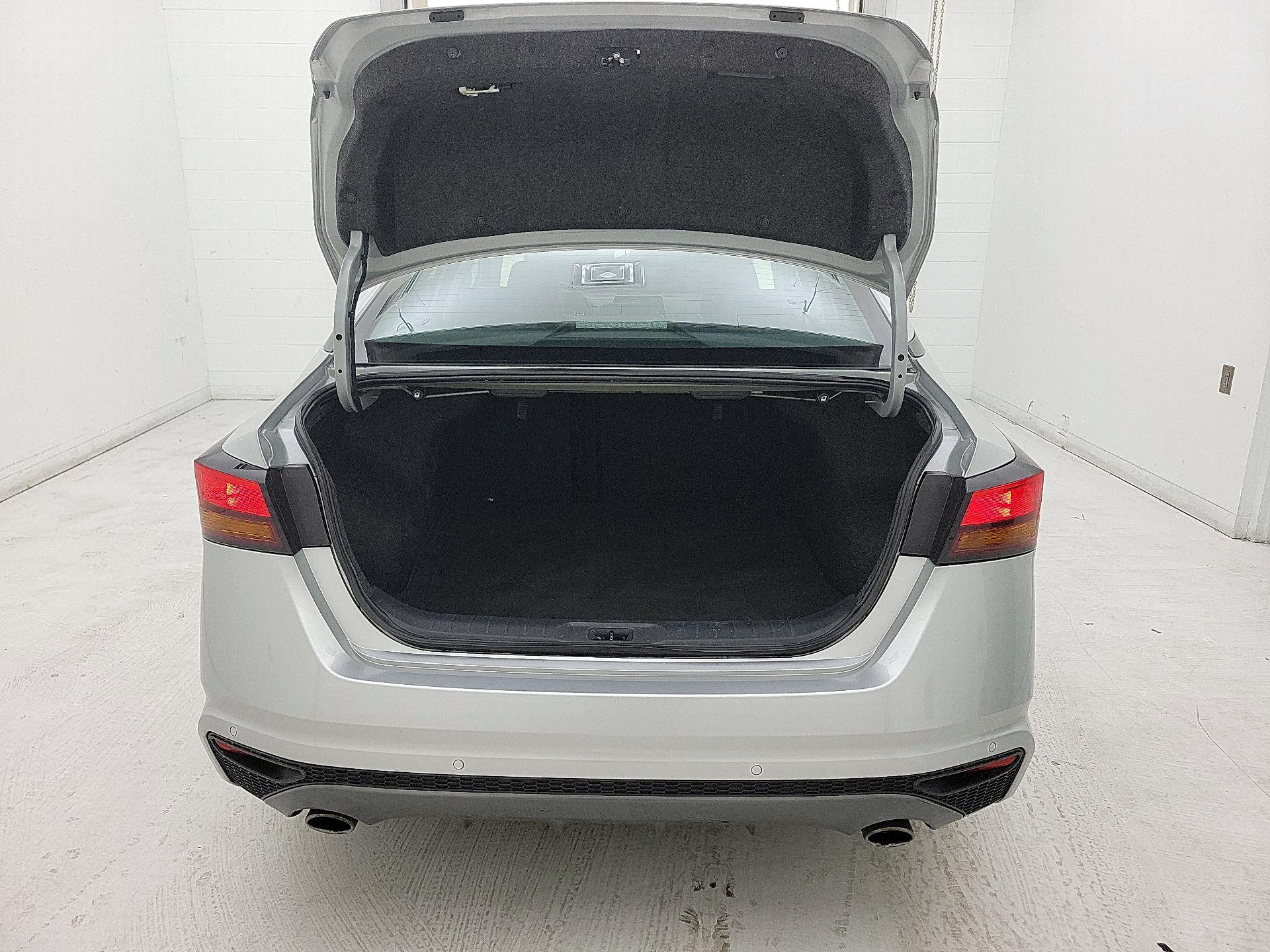 Thumbnail: 2020 Nissan Altima - 20