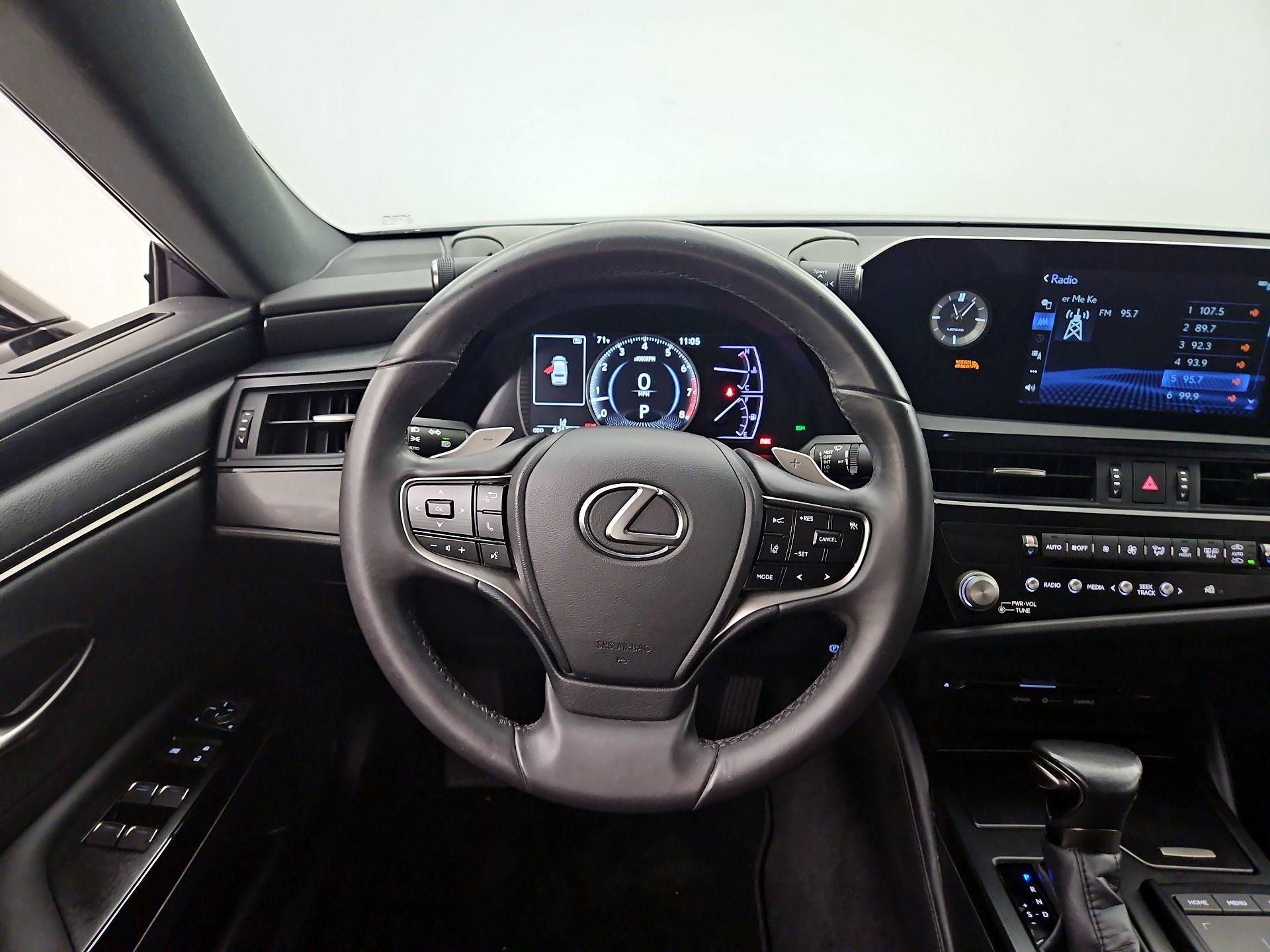 Thumbnail: 2022 Lexus ES - 10