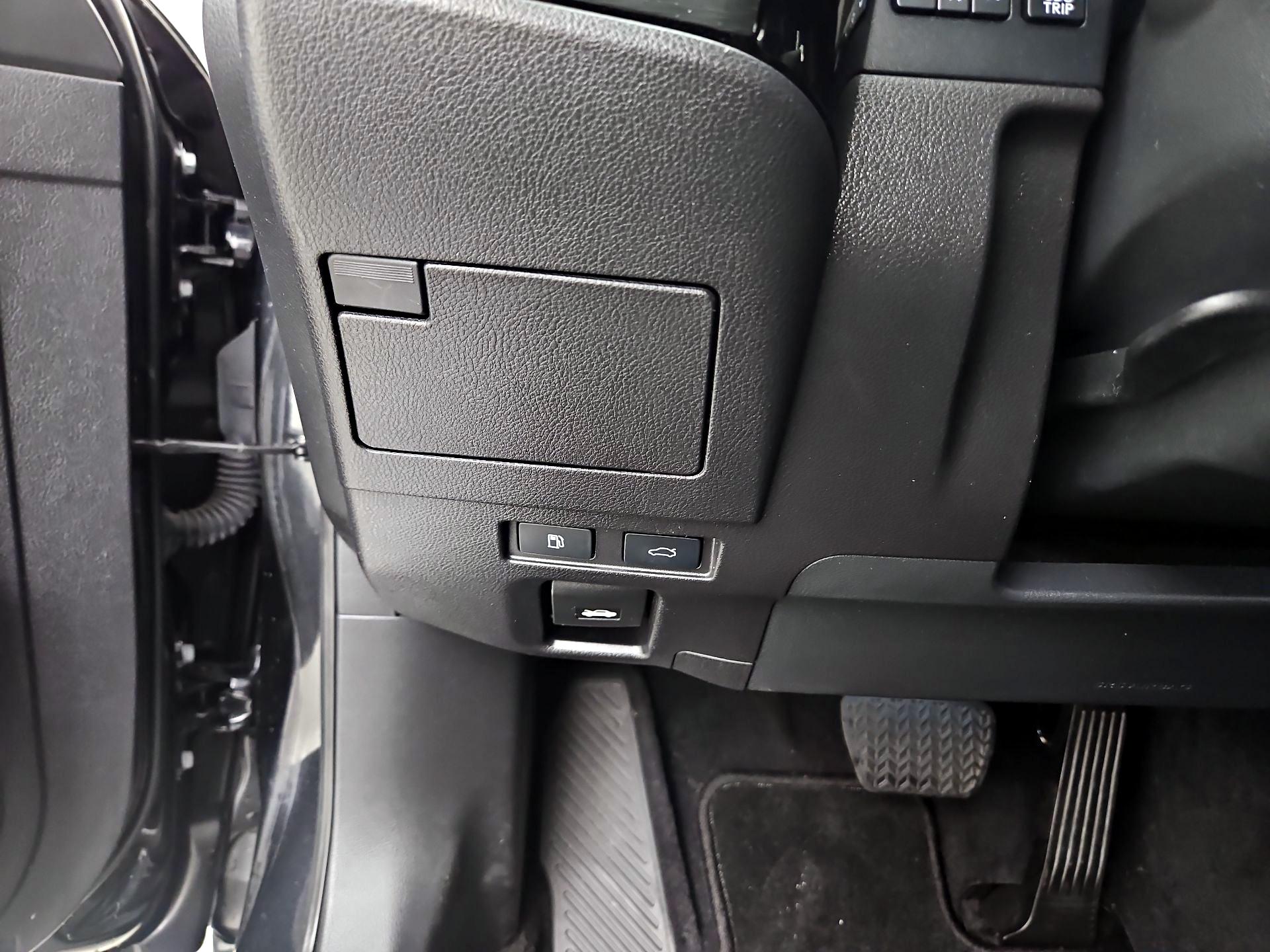 Thumbnail: 2022 Lexus ES - 13